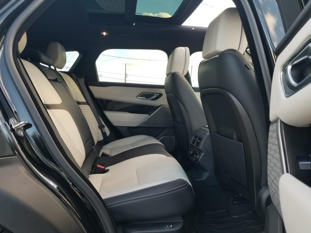 
								Land Rover Range Rover Velar R-Dynamic HSE full									