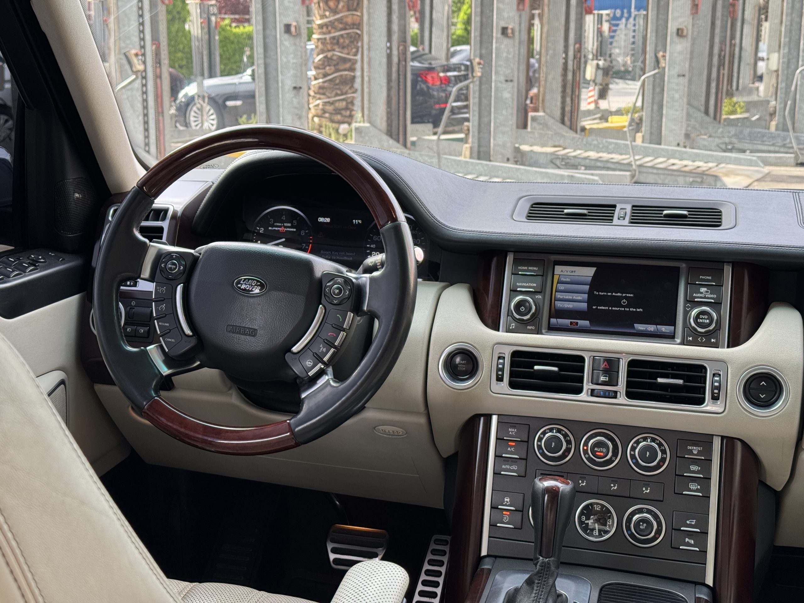 
								2011 Land Rover Range Rover Supercharged Autobiography full									