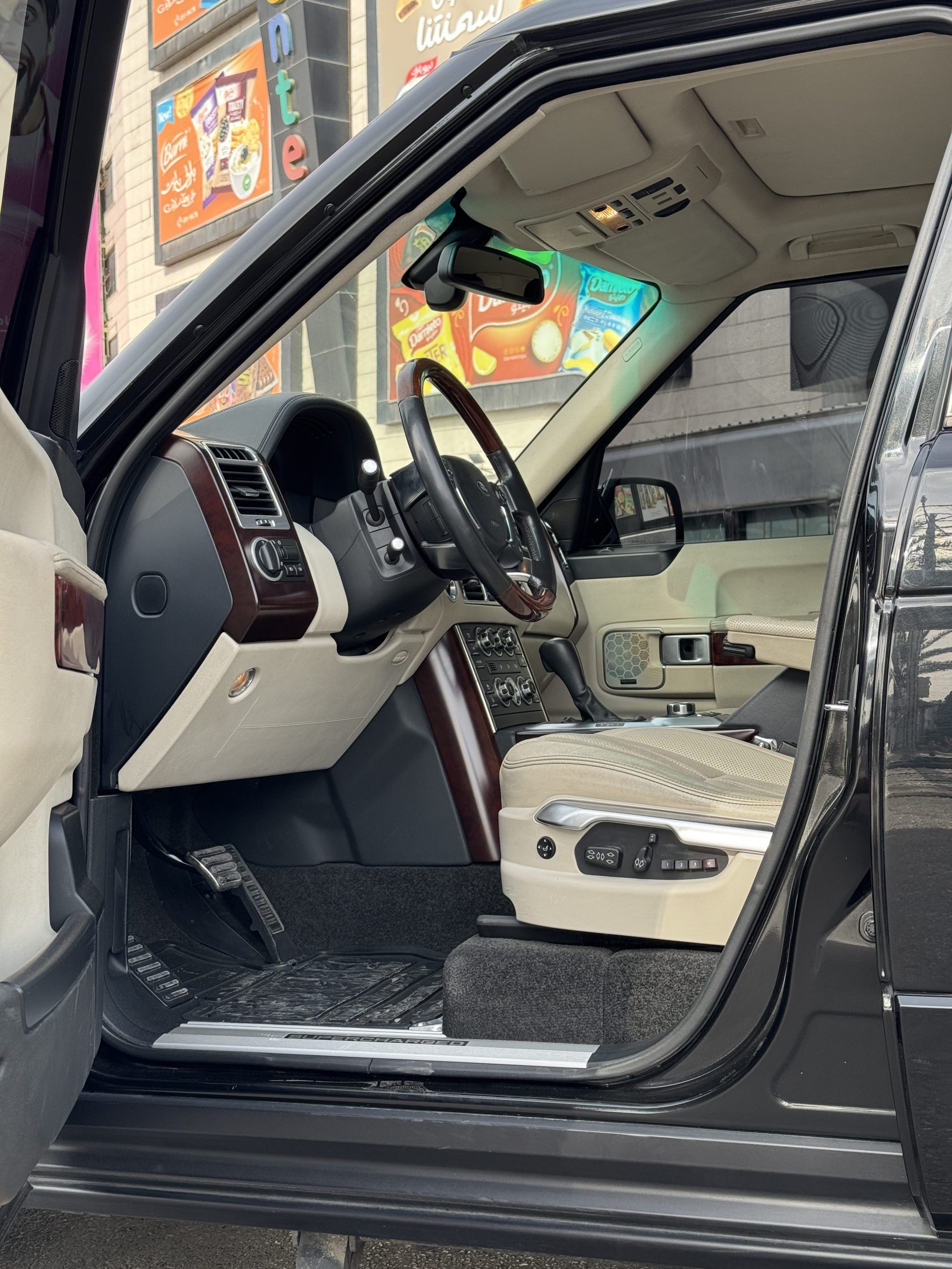 
								2011 Land Rover Range Rover Supercharged Autobiography full									