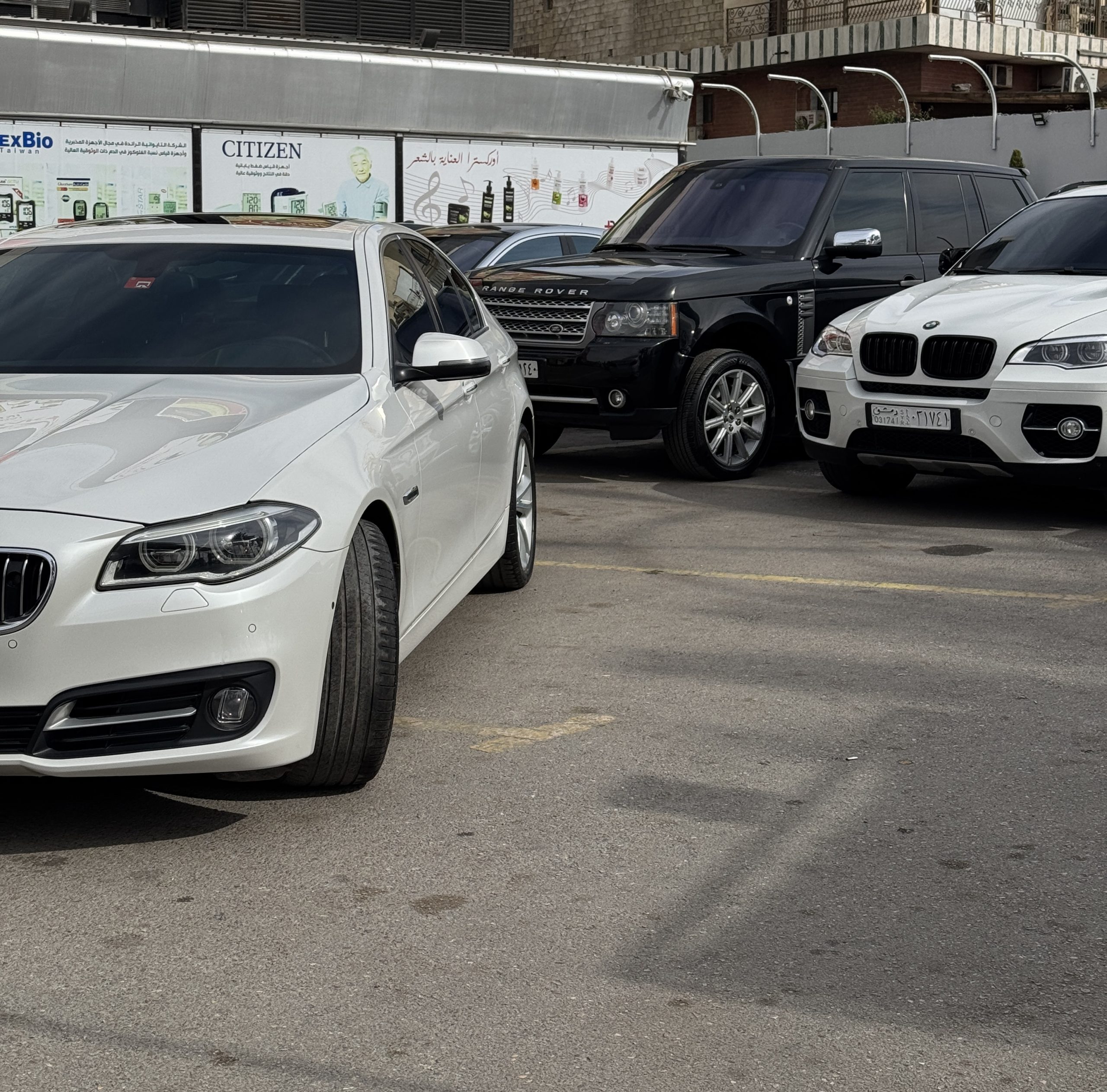 
								2015 BMW 528i Luxury full									