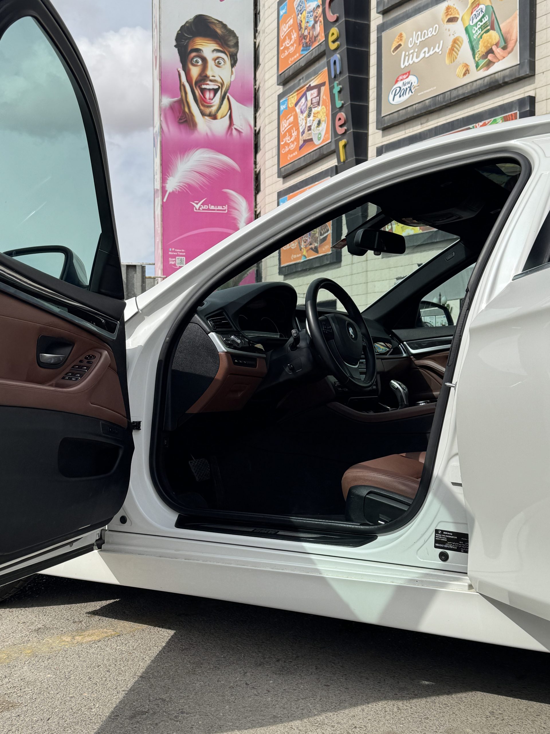 
								2015 BMW 528i Luxury full									