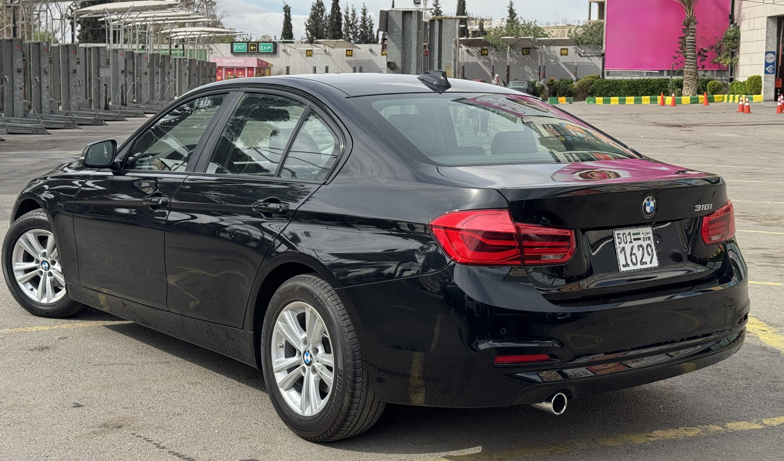 
								2018 BMW 318i Luxury full									