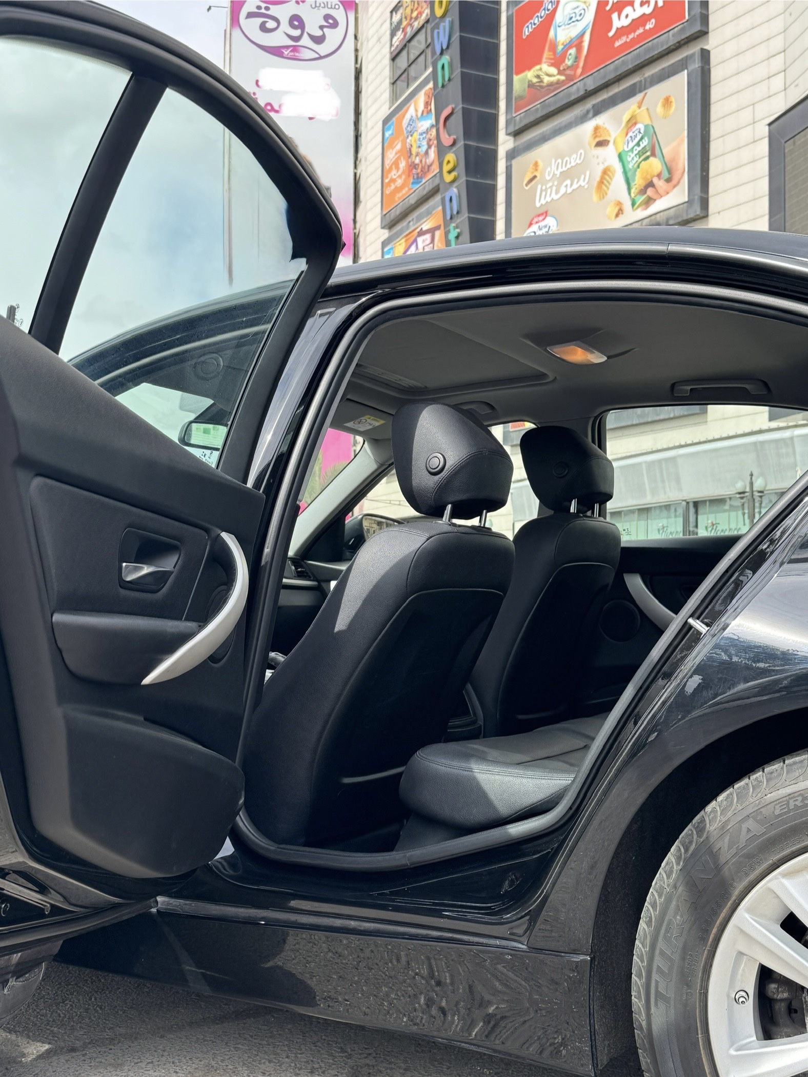 
								2018 BMW 318i Luxury full									