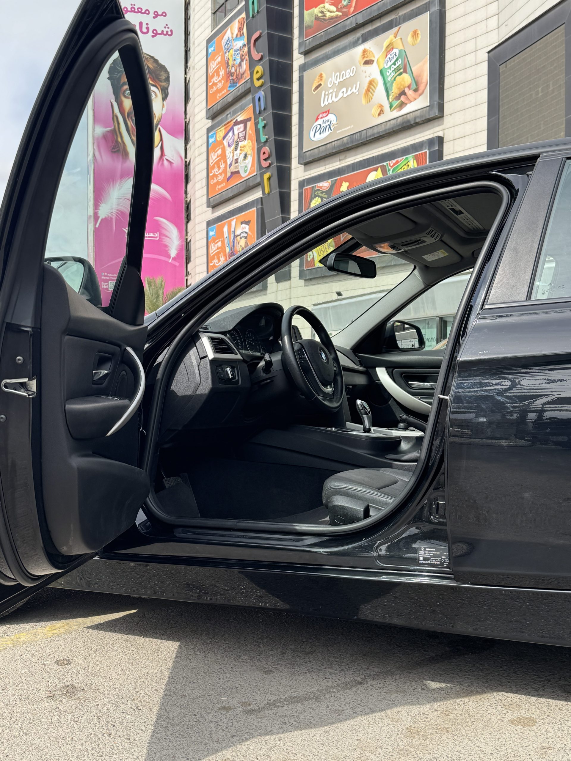 
								2018 BMW 318i Luxury full									