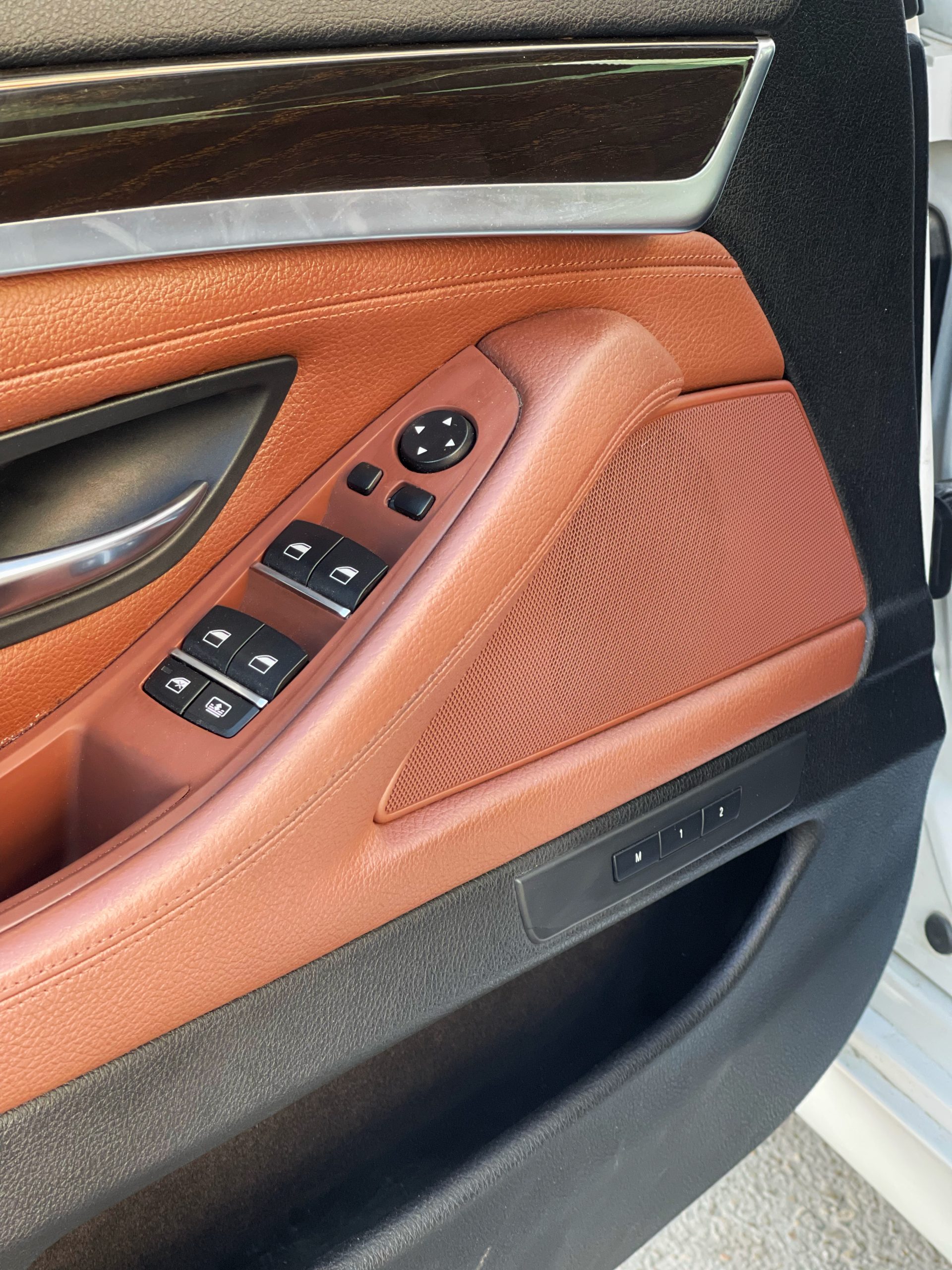 
								2015 BMW 528i Luxury full									
