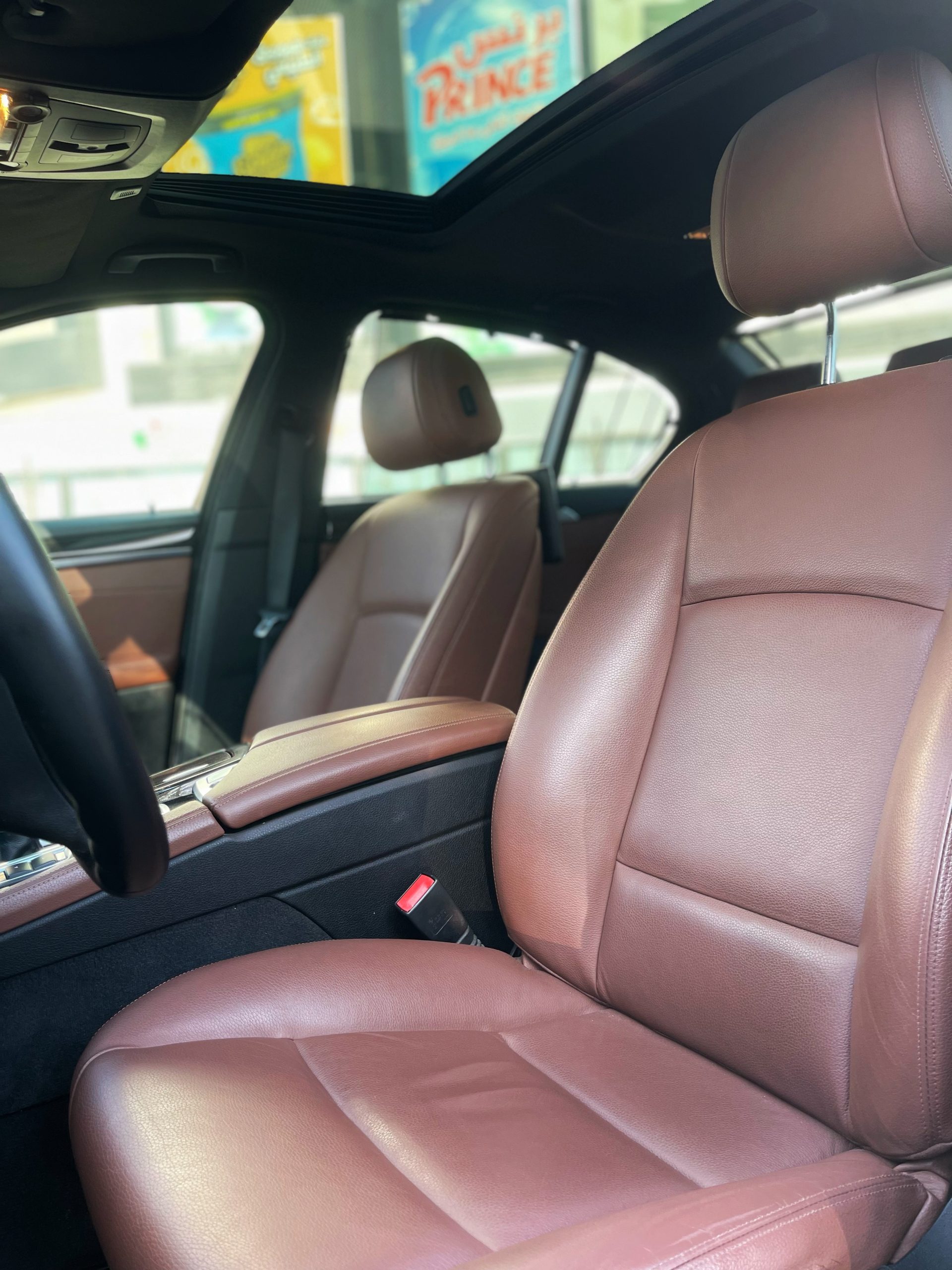 
								2015 BMW 528i Luxury full									