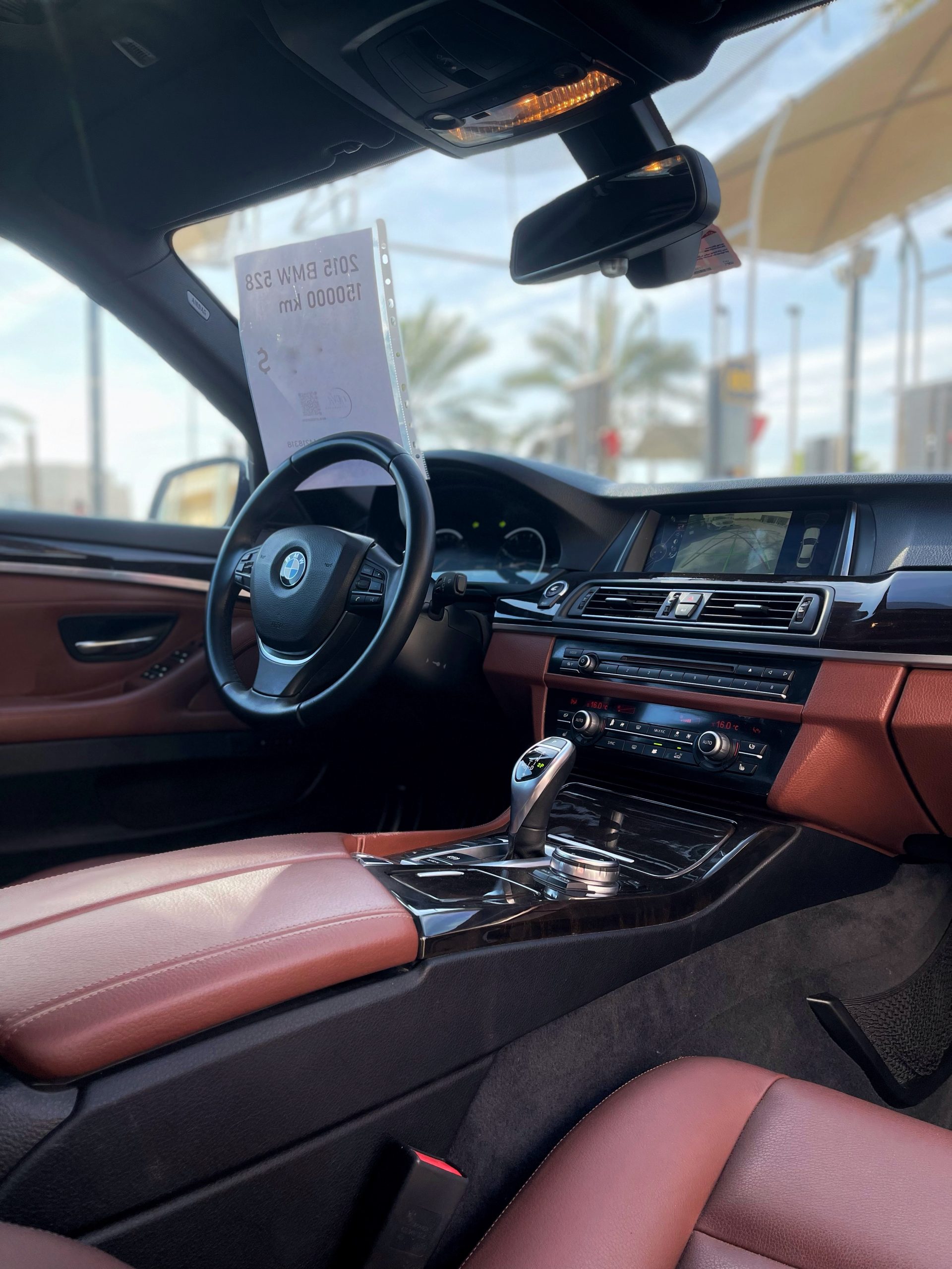 
								2015 BMW 528i Luxury full									