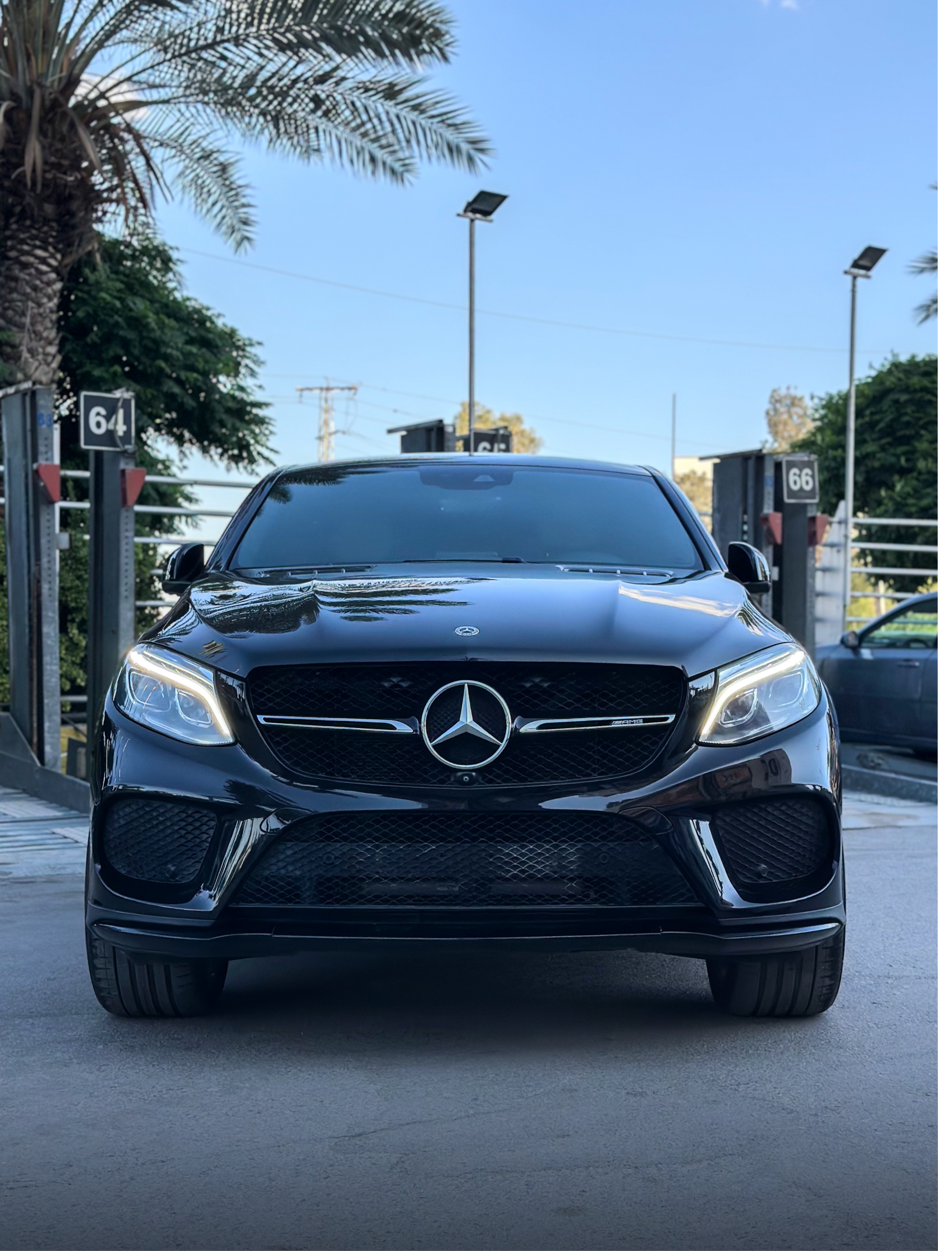 
								2018 Mercedes-Benz GLE43 Coupe full									