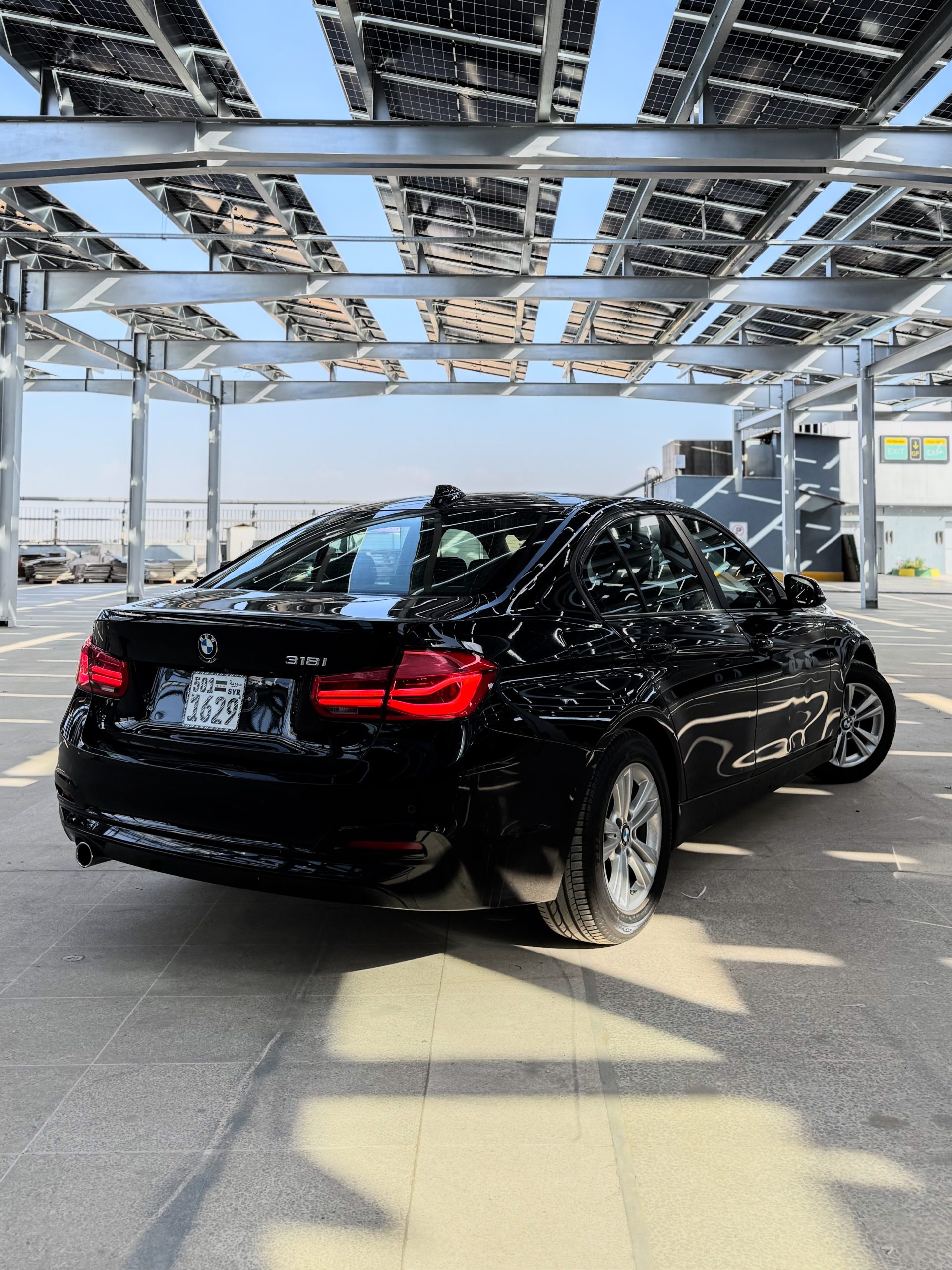 
								2018 BMW 318i Luxury full									