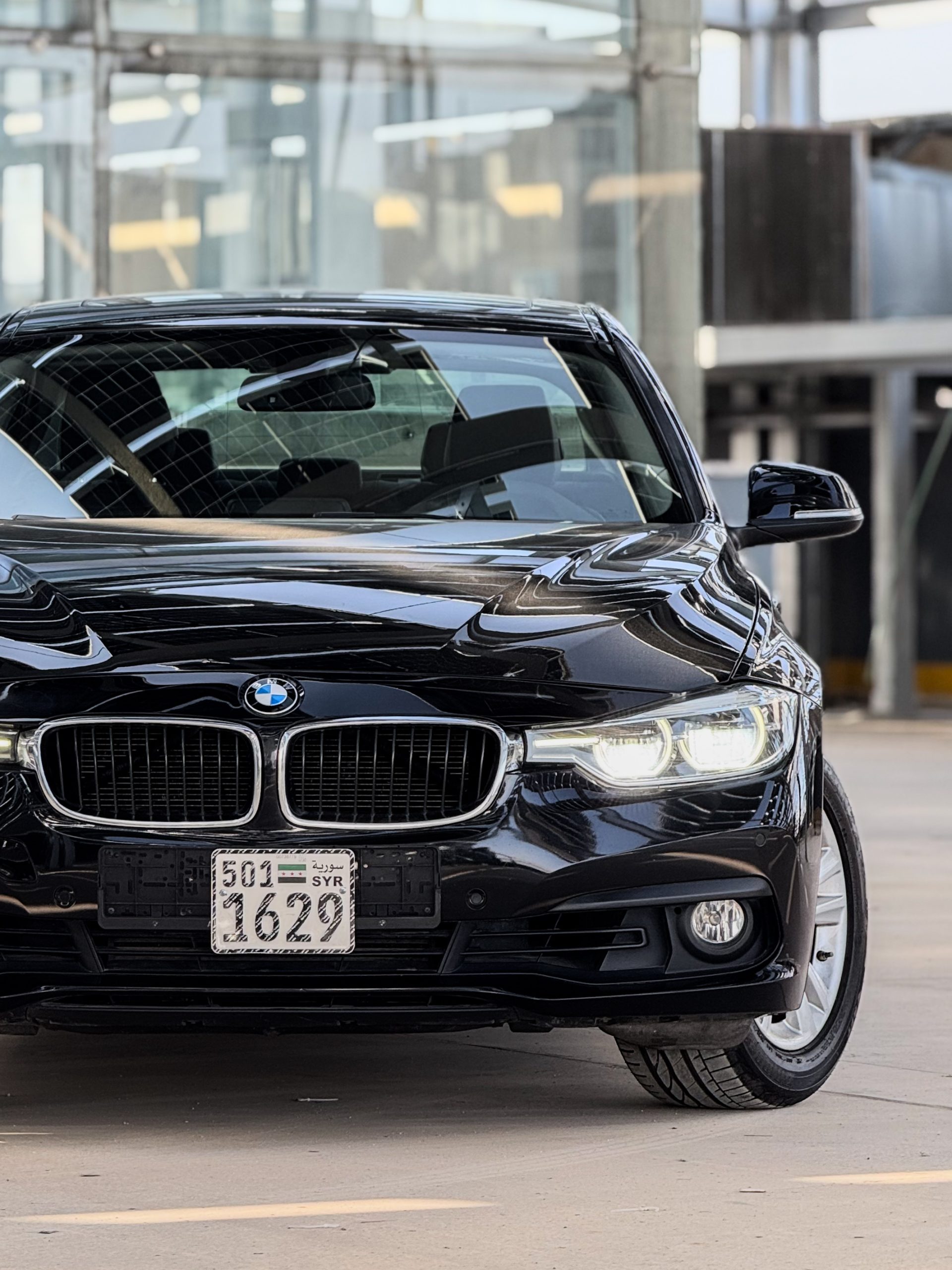 
								2018 BMW 318i Luxury full									