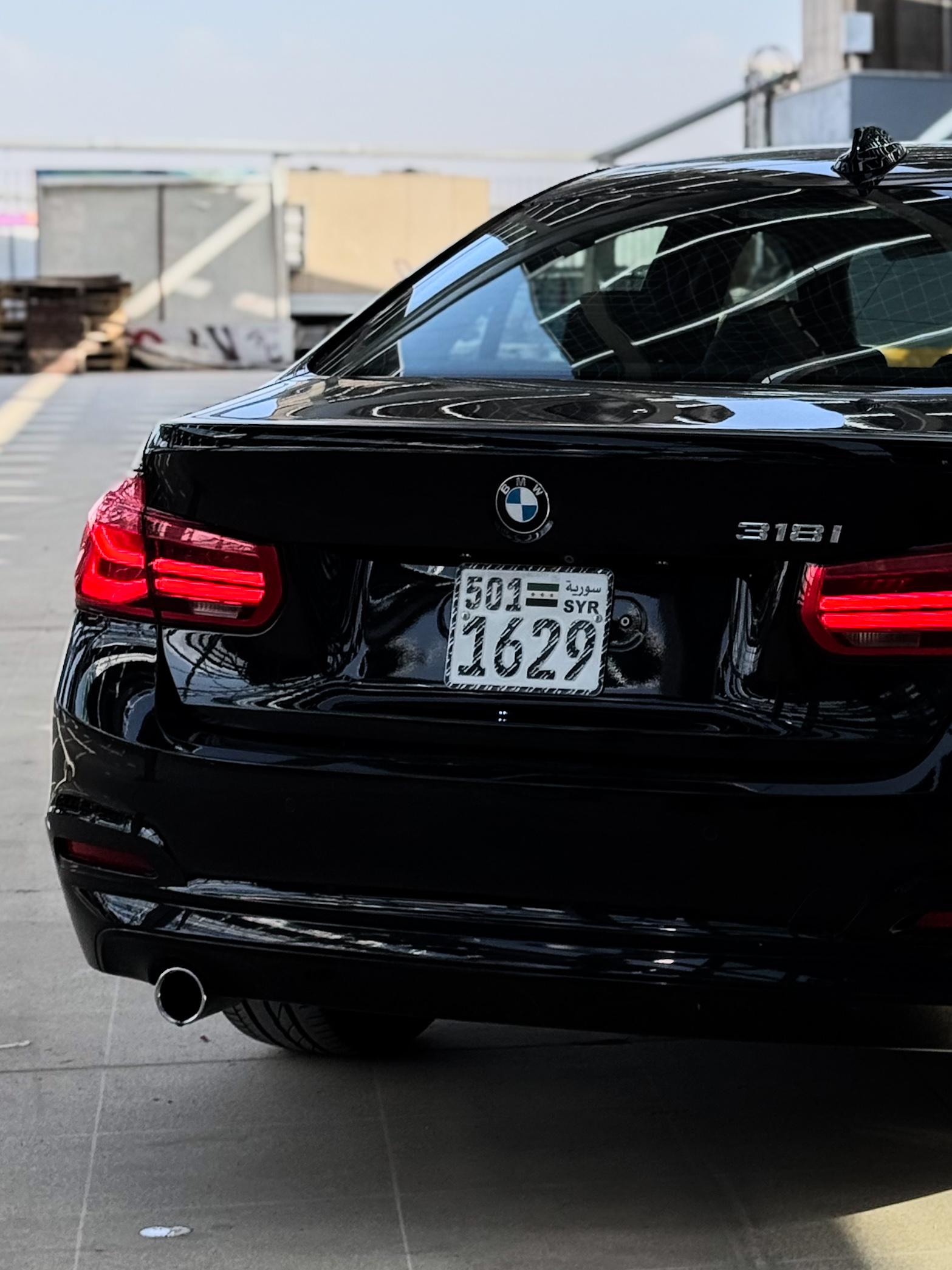
								2018 BMW 318i Luxury full									