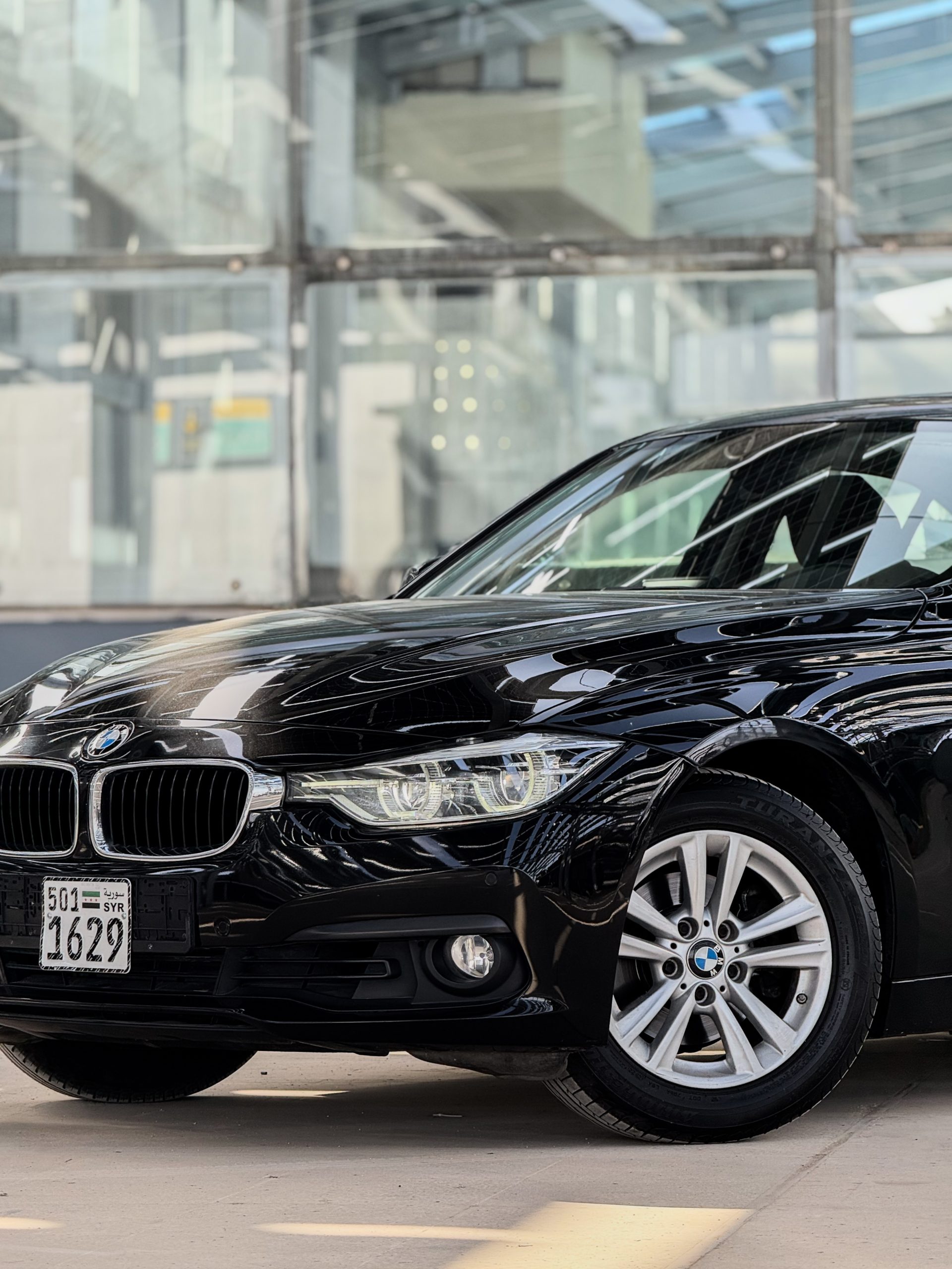 
								2018 BMW 318i Luxury full									