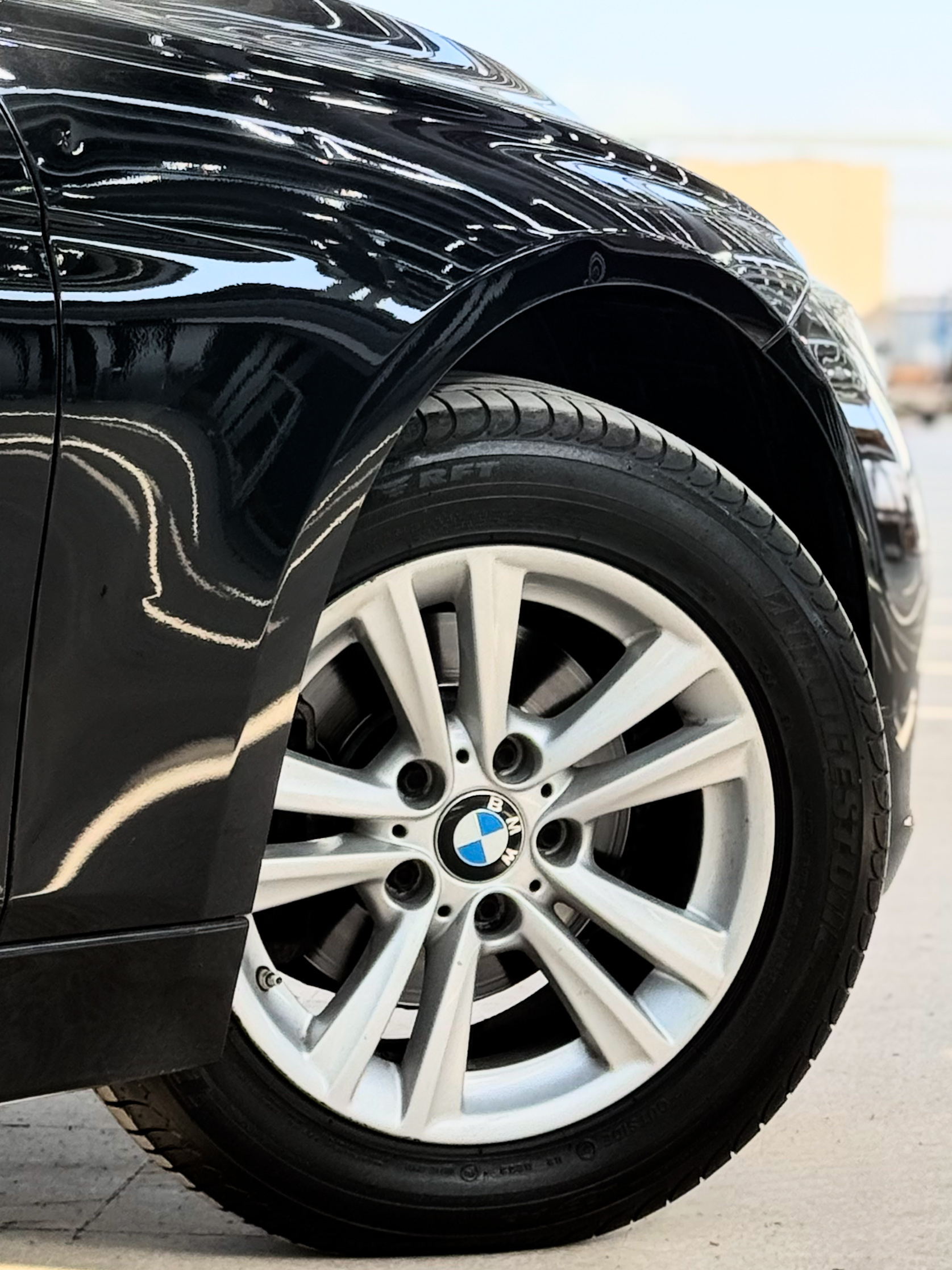 
								2018 BMW 318i Luxury full									