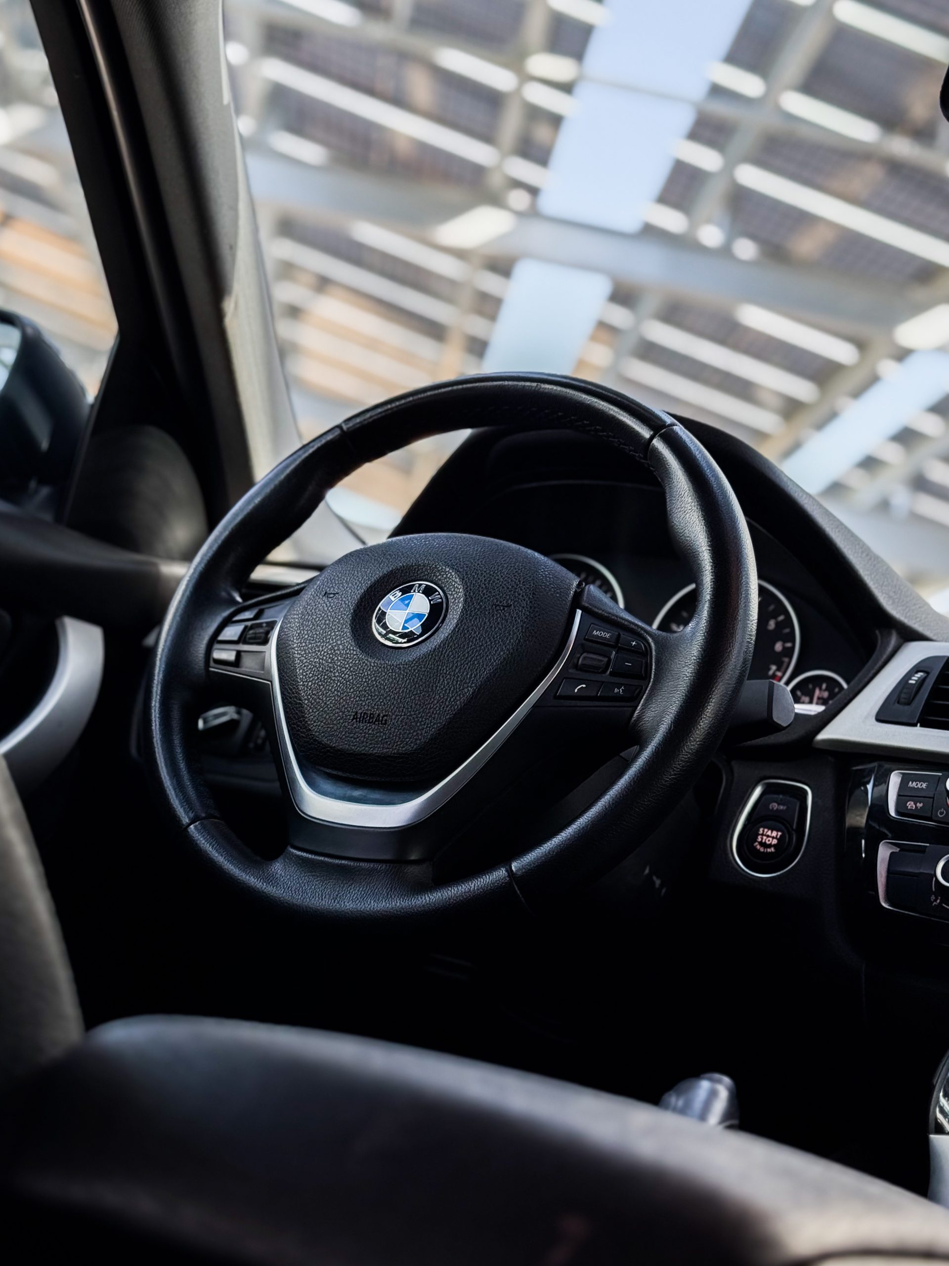 
								2018 BMW 318i Luxury full									