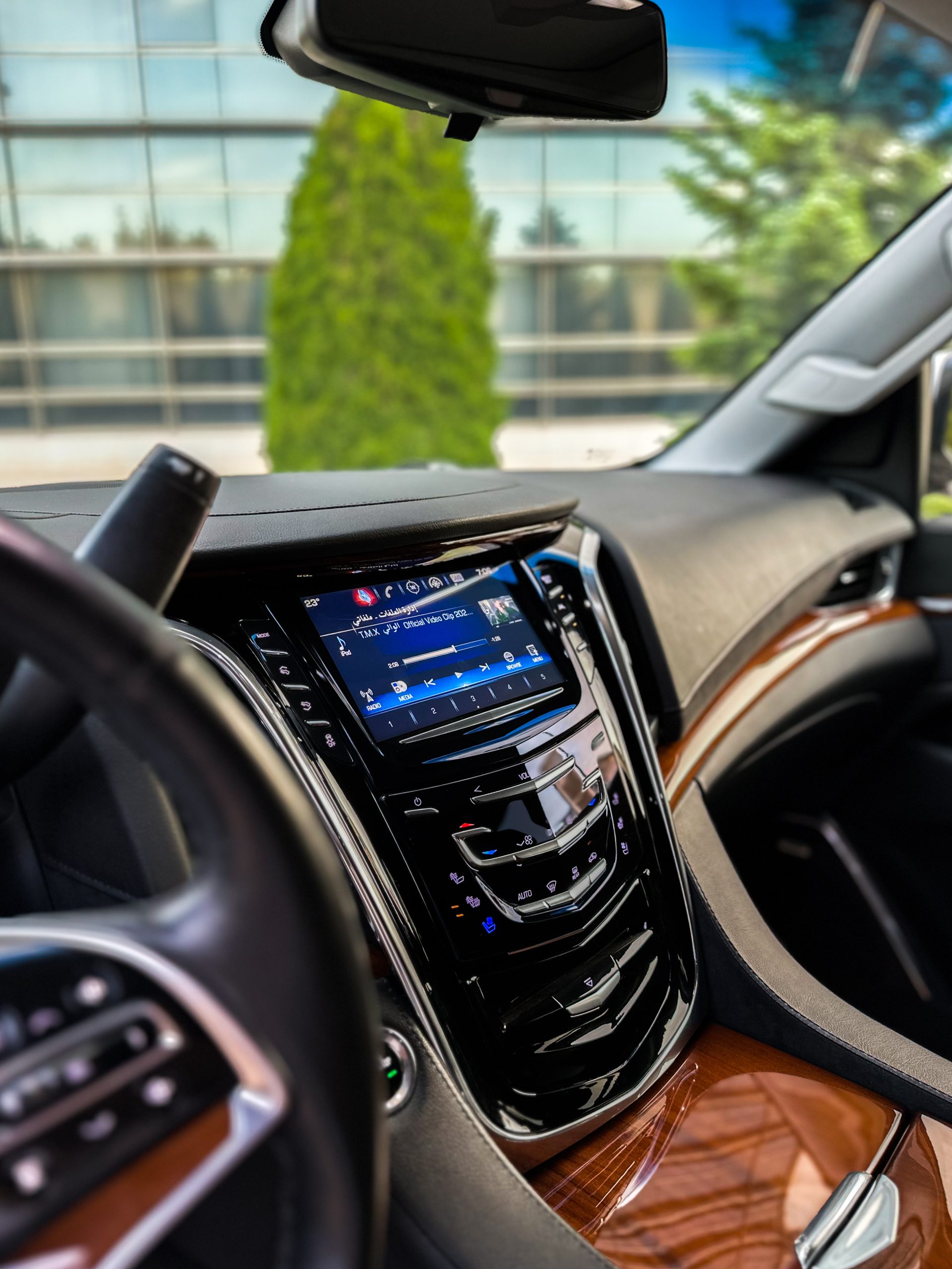 
								2017 Cadillac Escalade ESV Premium full									