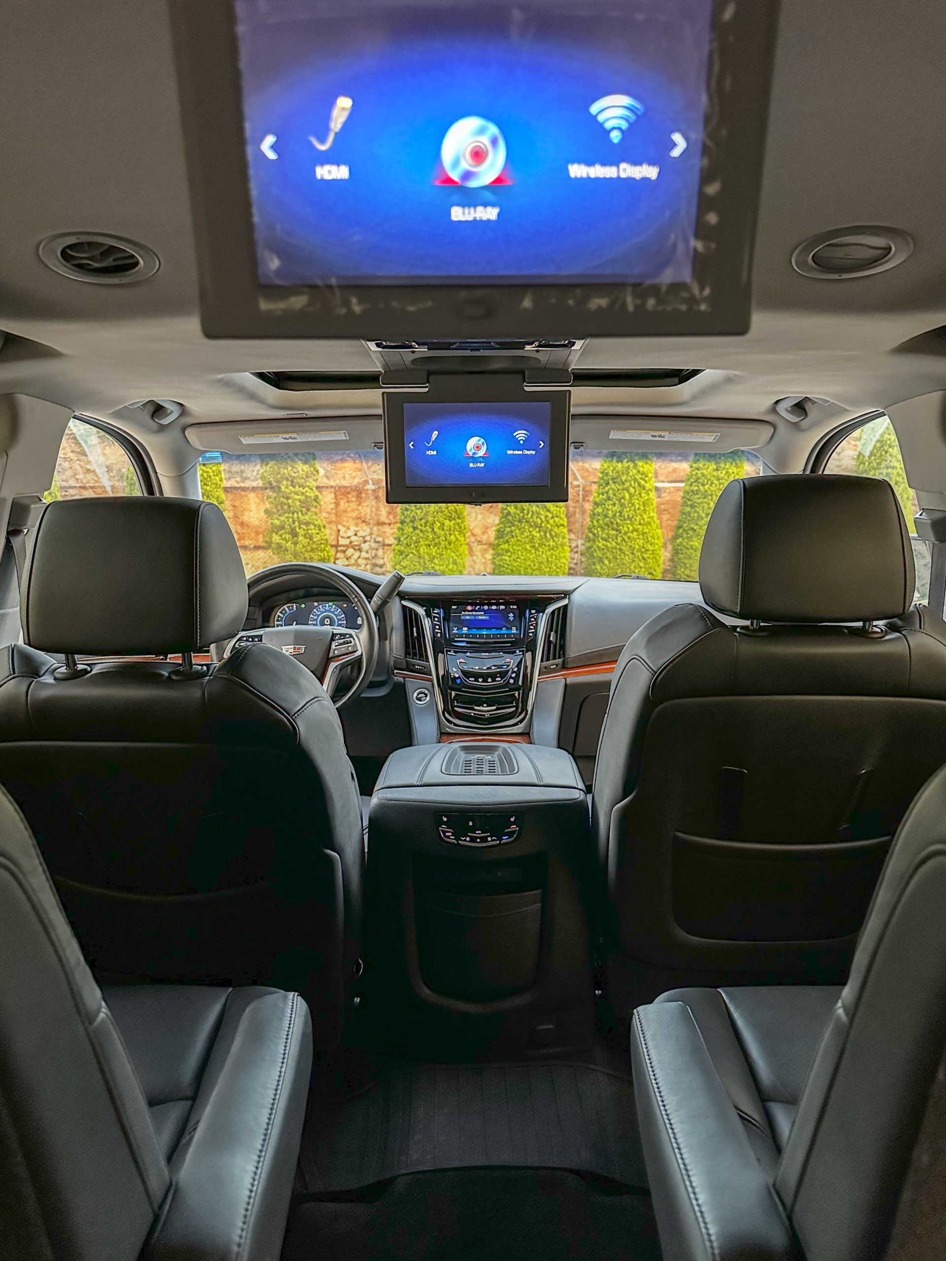 
								2017 Cadillac Escalade ESV Premium full									