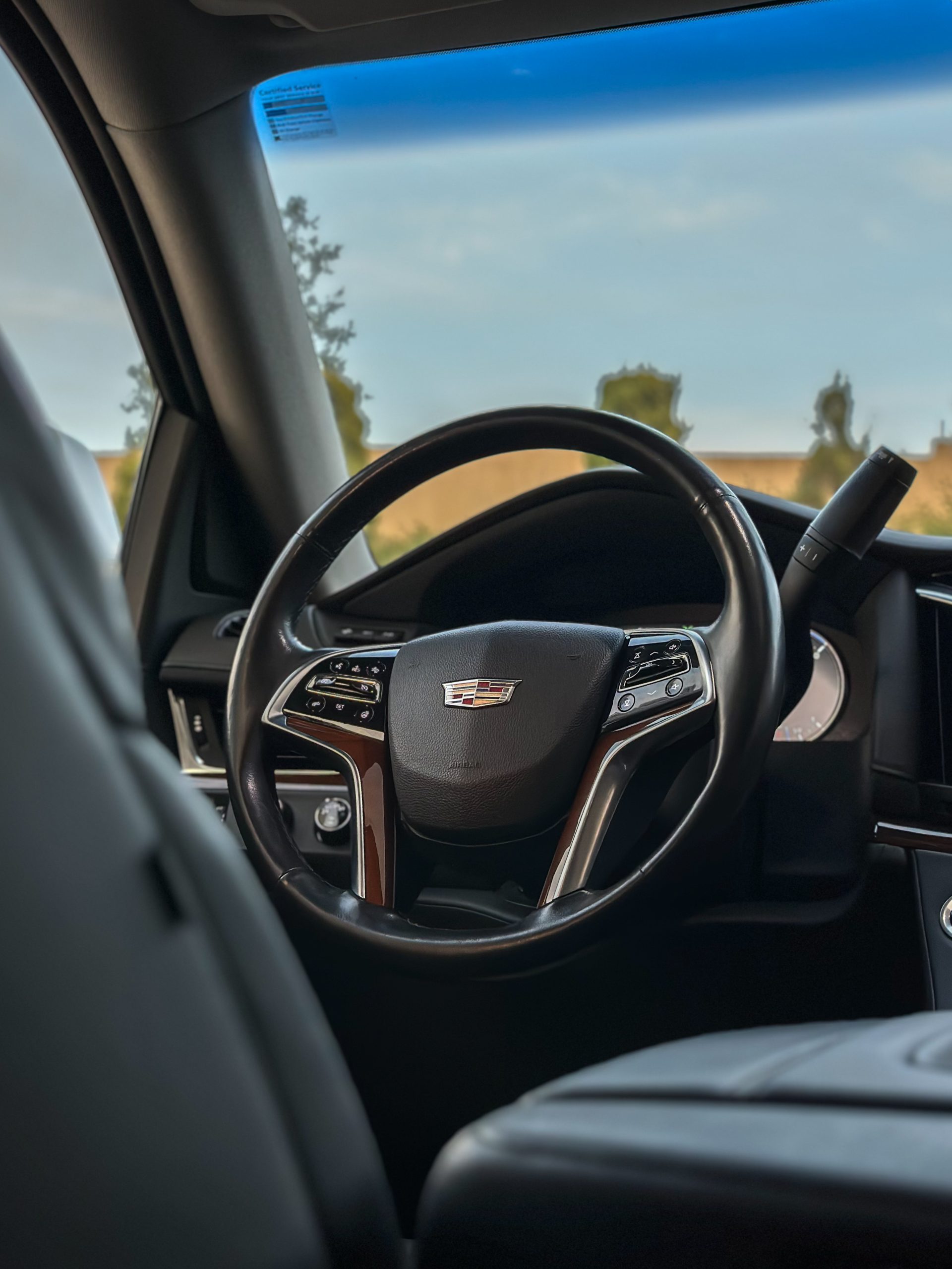 
								2017 Cadillac Escalade ESV Premium full									