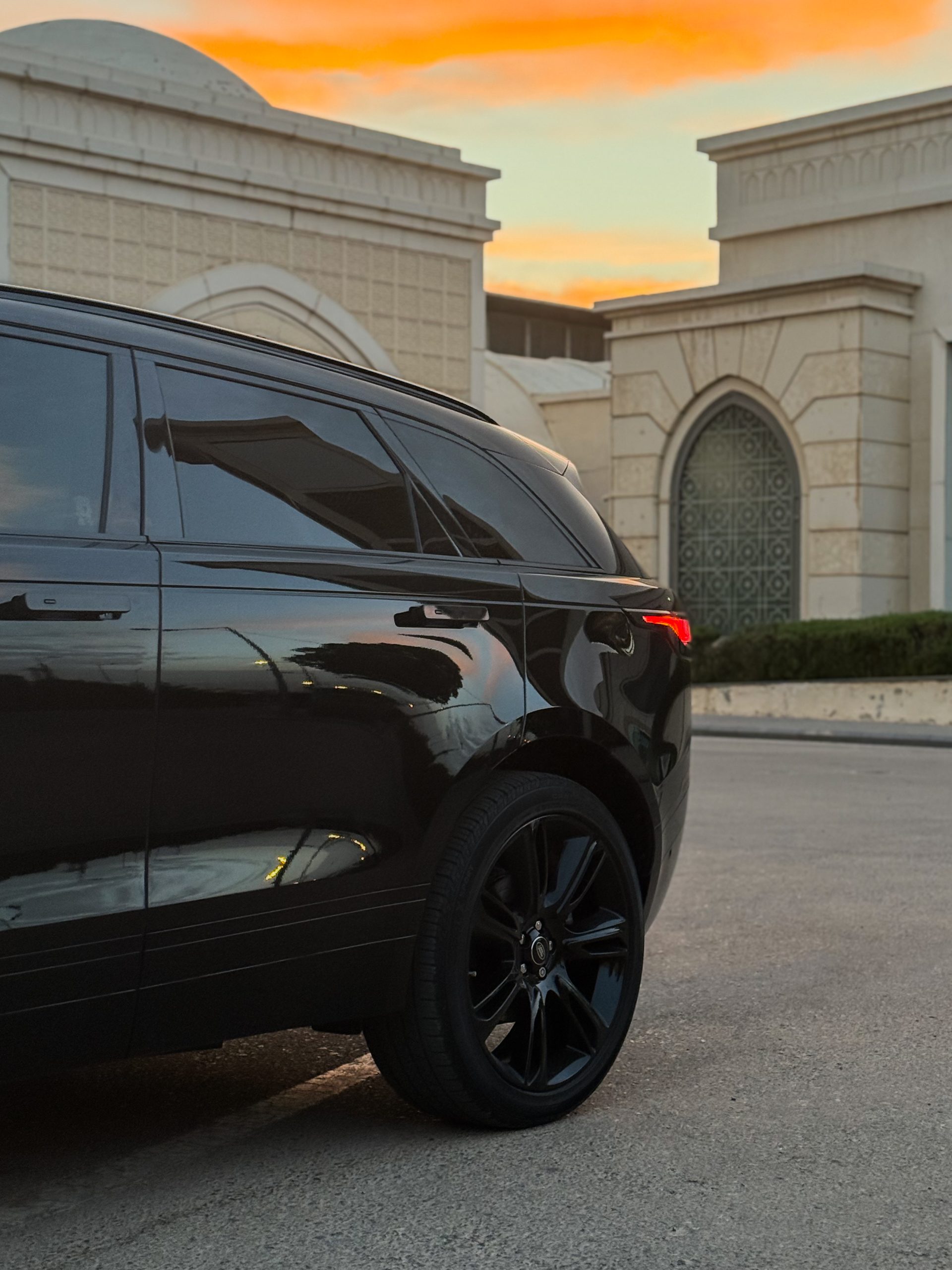 
								Land Rover Range Rover Velar R-Dynamic HSE full									
