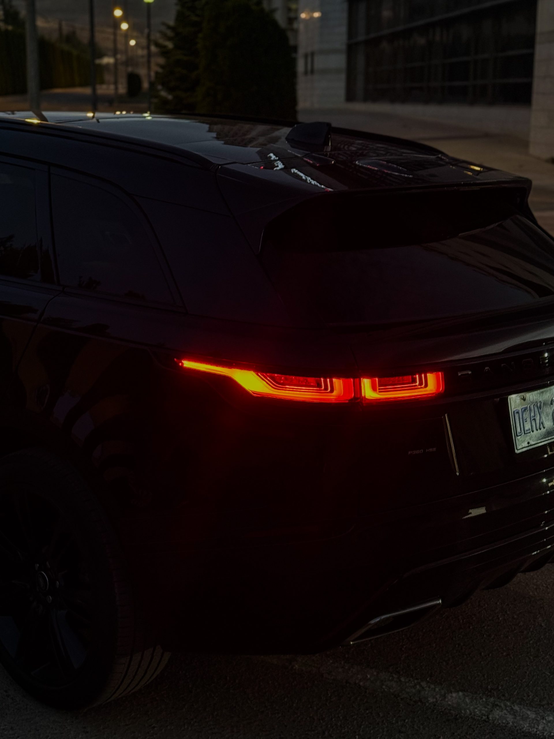 
								Land Rover Range Rover Velar R-Dynamic HSE full									