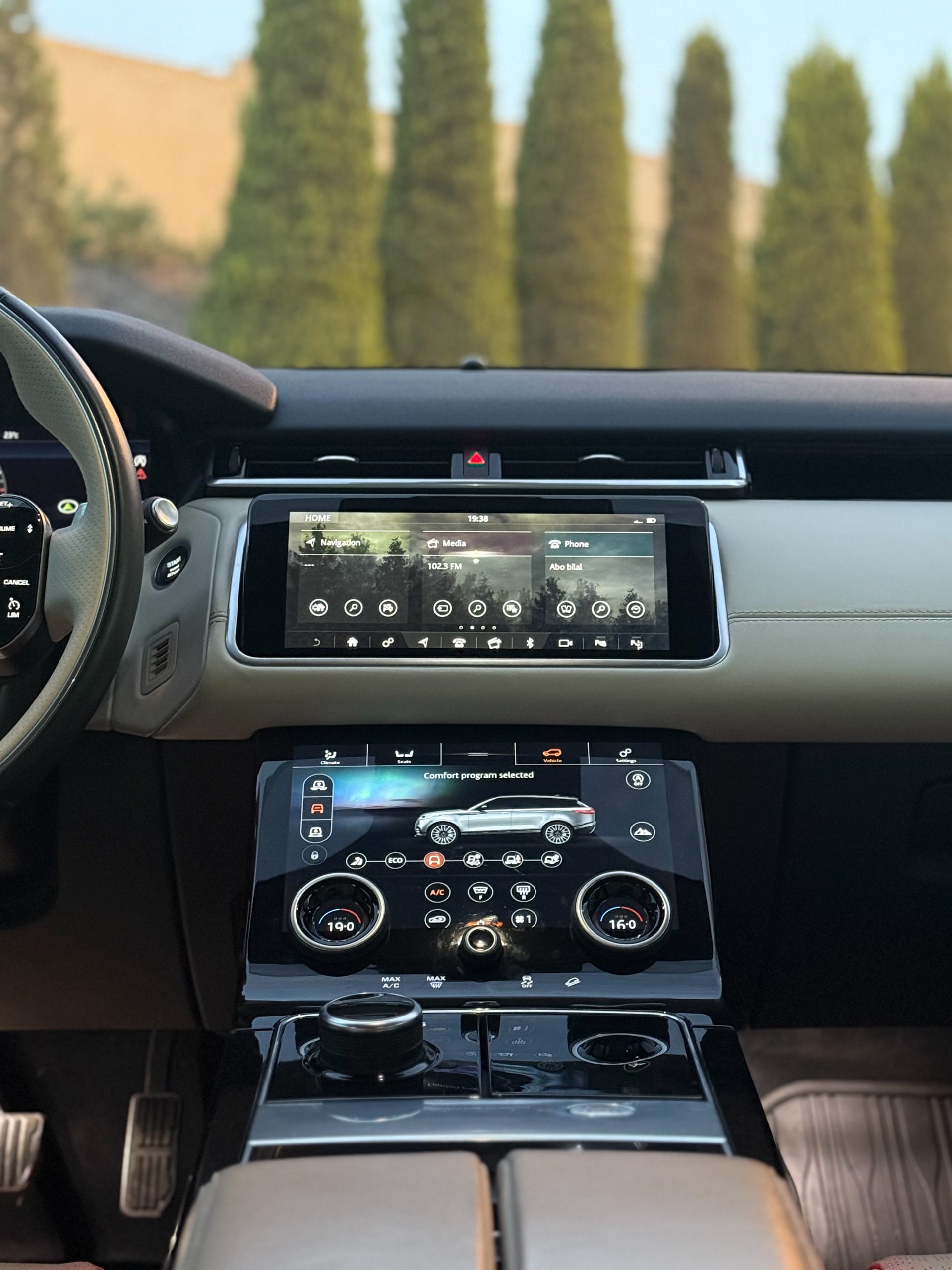 
								Land Rover Range Rover Velar R-Dynamic HSE full									