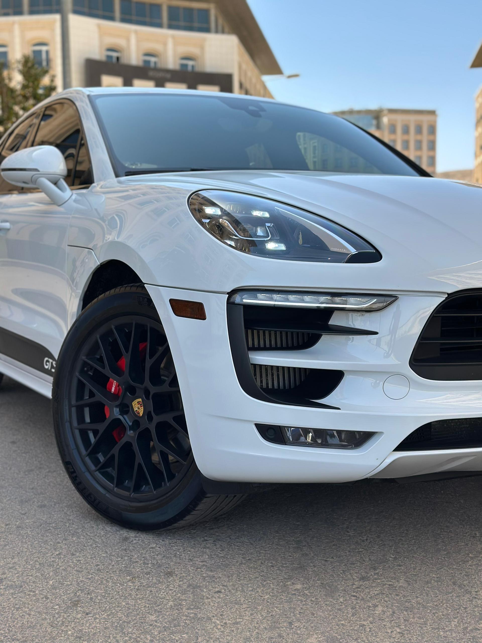 
								2017 Porsche Macan GTS full									
