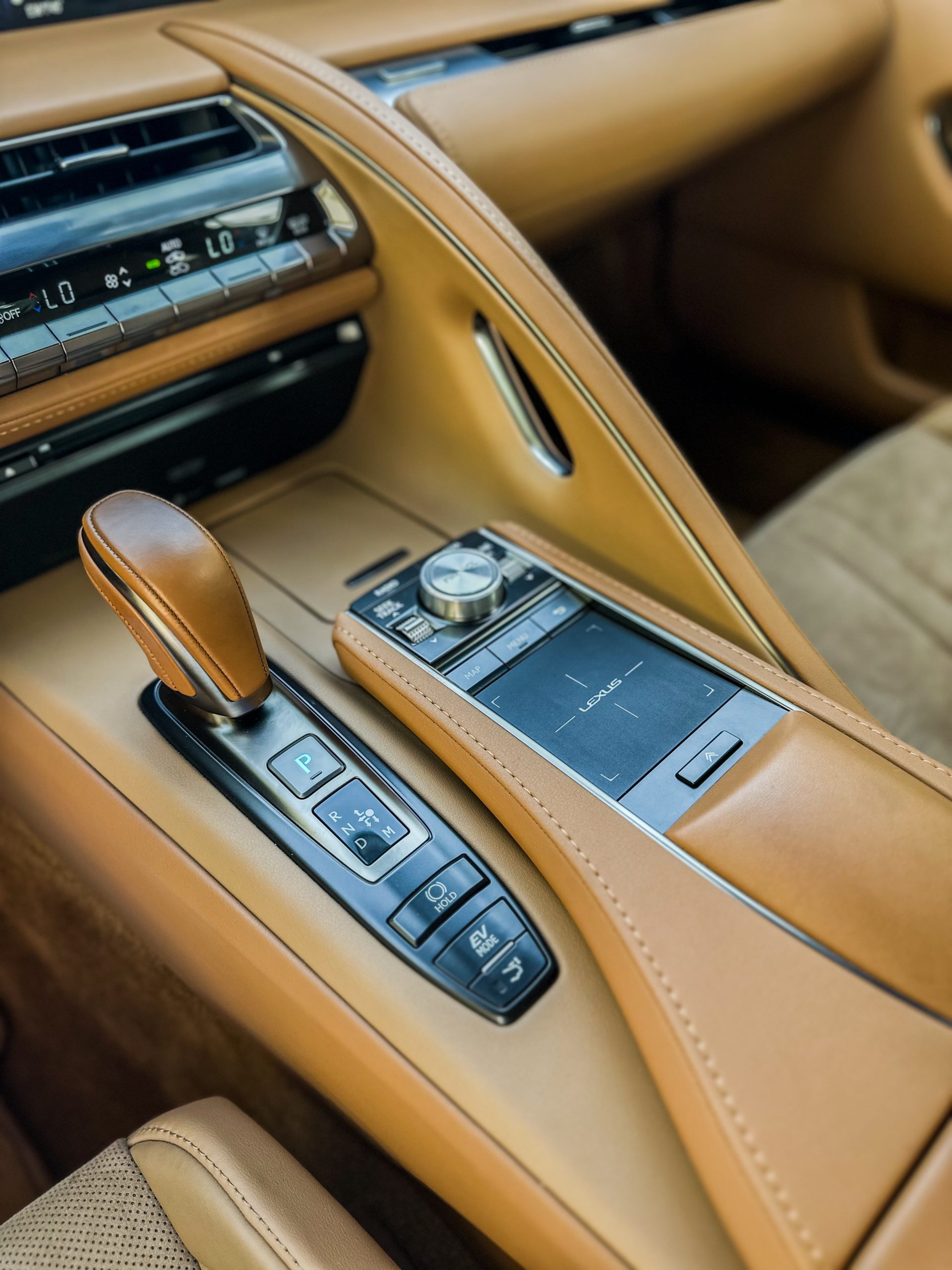 
								2021 Lexus LC500h full									