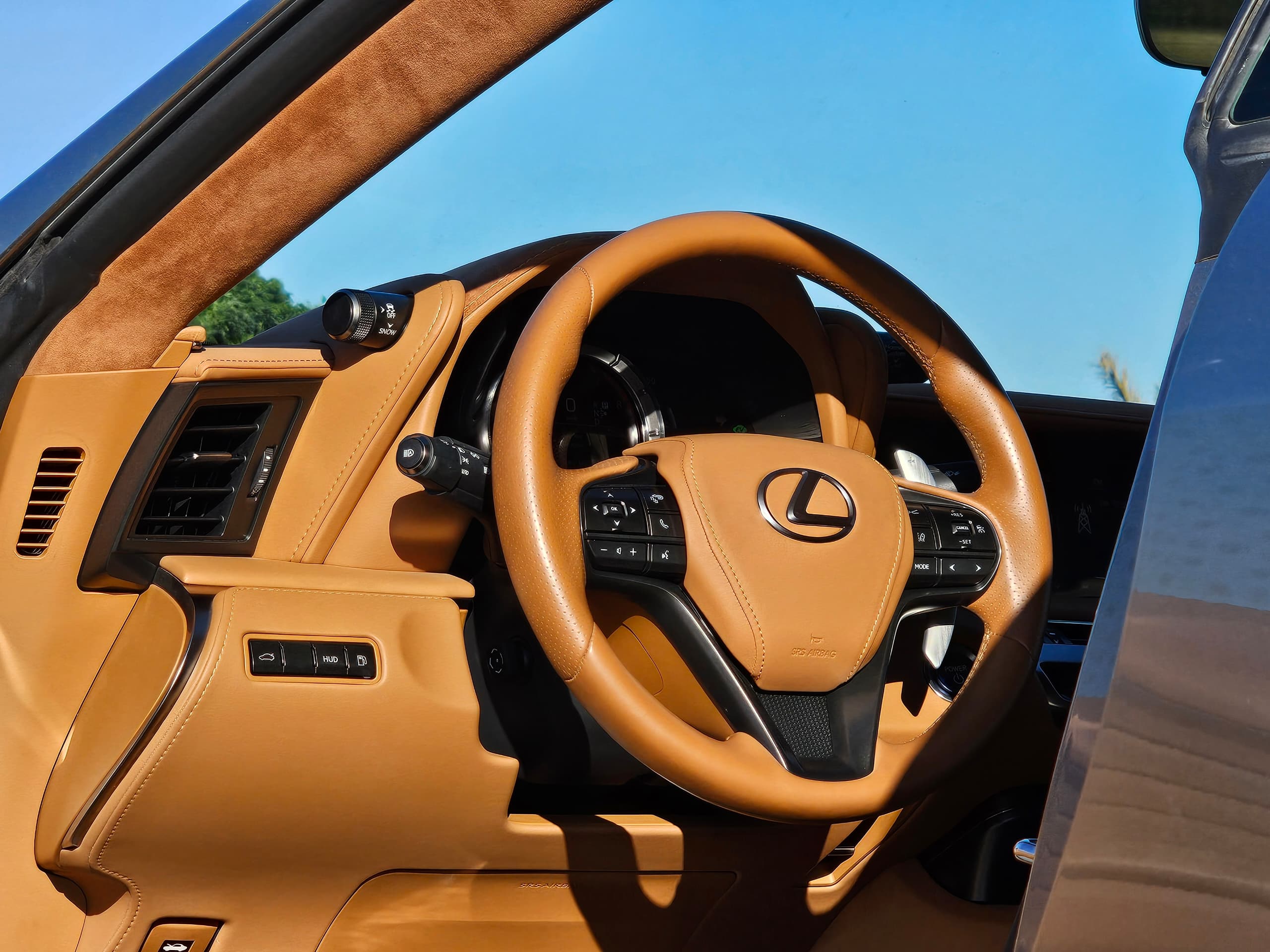
								2021 Lexus LC500h full									