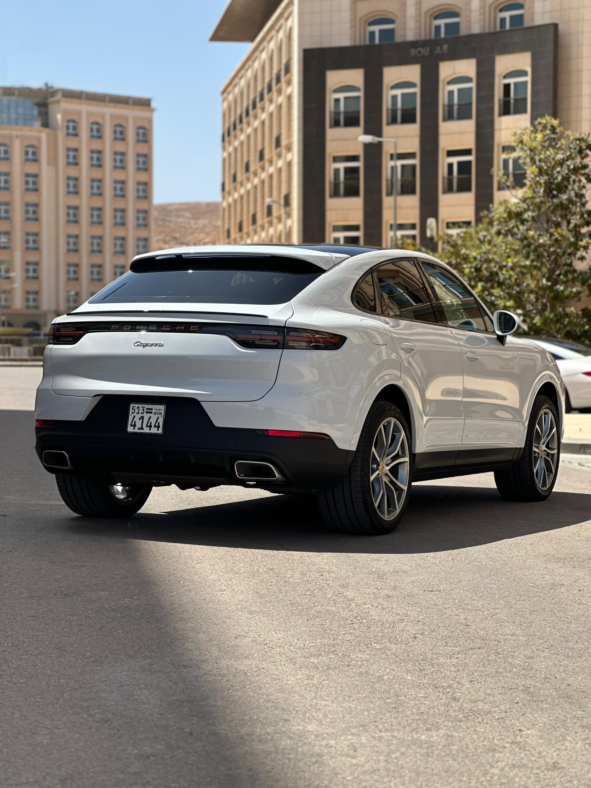 
								2021 Porsche Cayenne Coupe full									