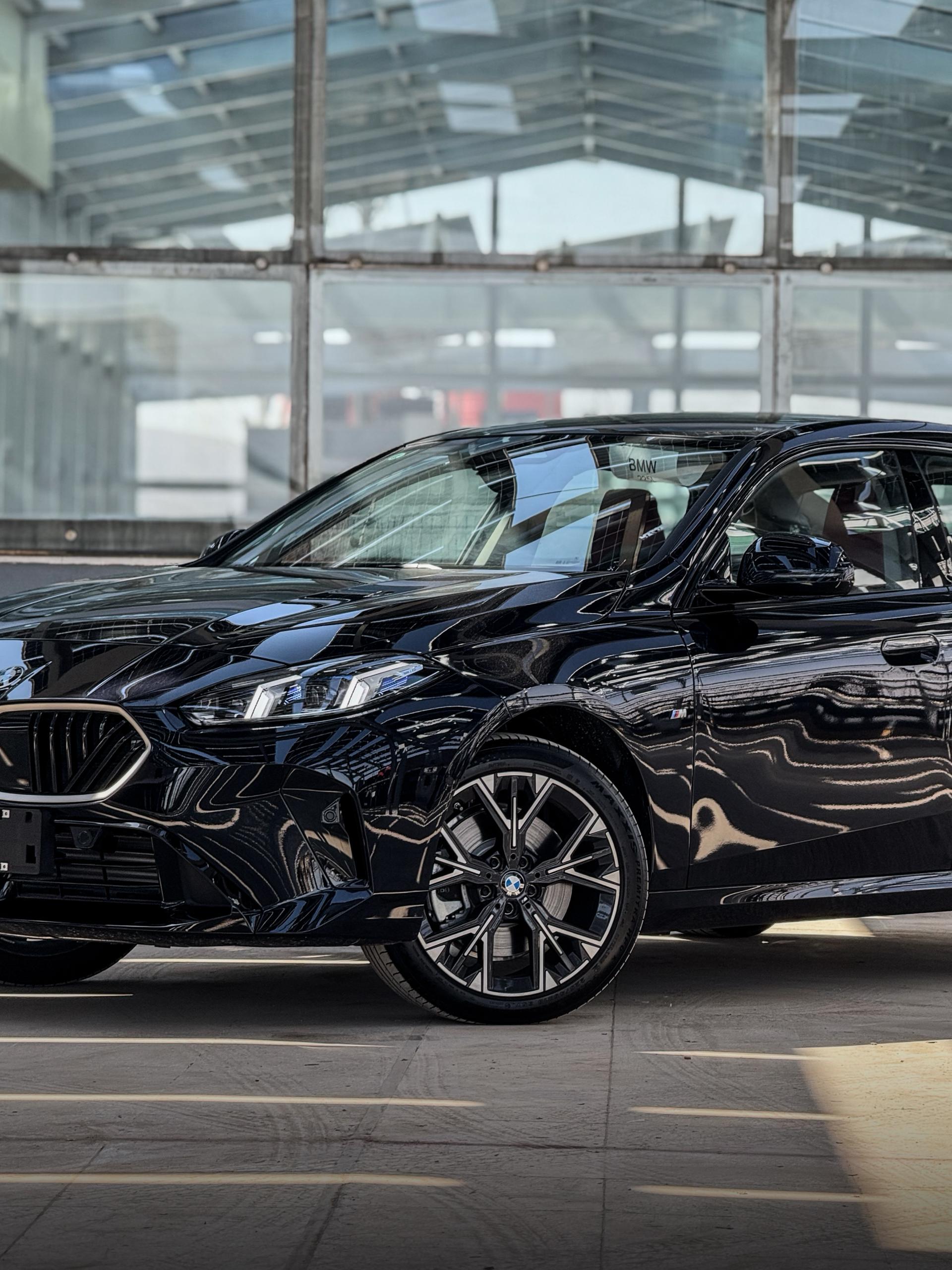 
								2025 BMW 225L full									