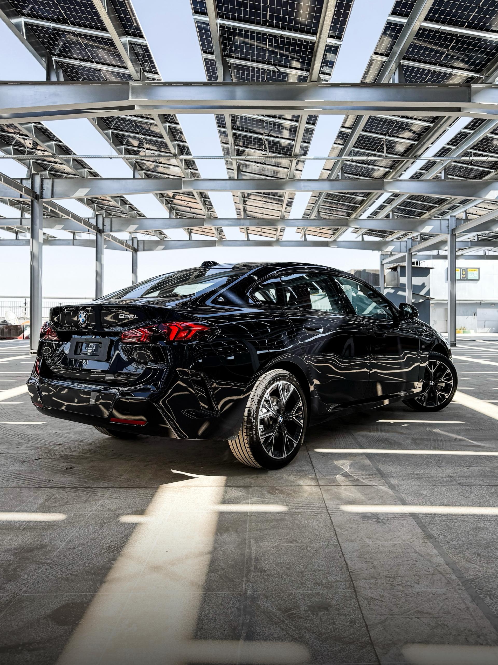 
								2025 BMW 225L full									