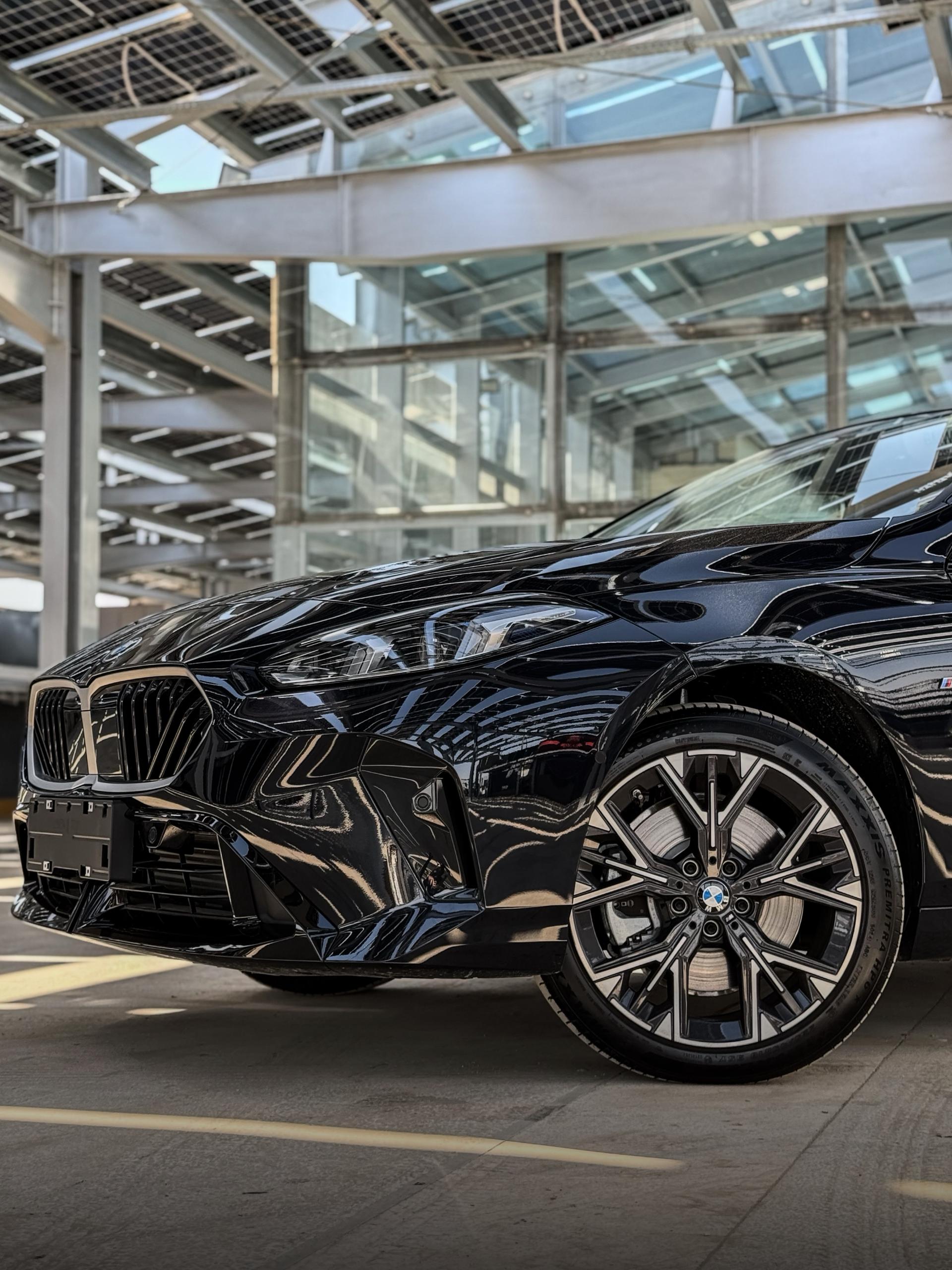 
								2025 BMW 225L full									