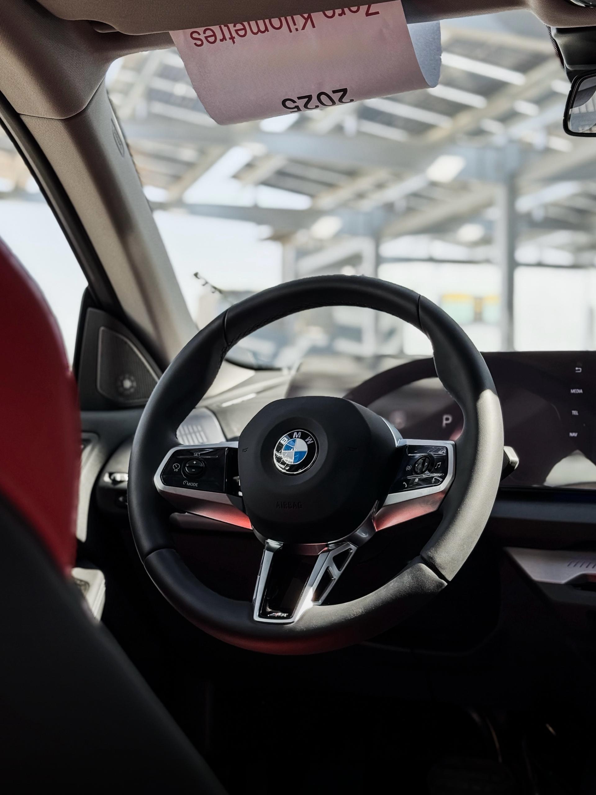 
								2025 BMW 225L full									