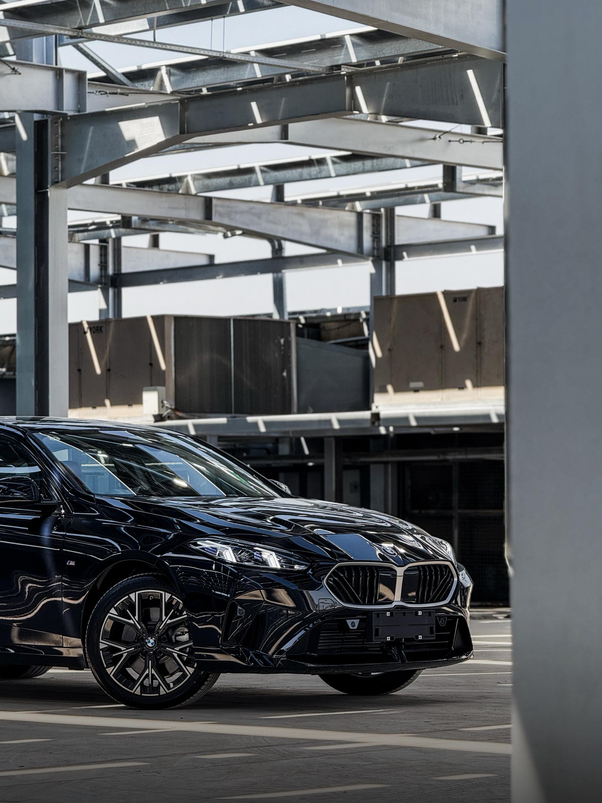 
								2025 BMW 225L full									