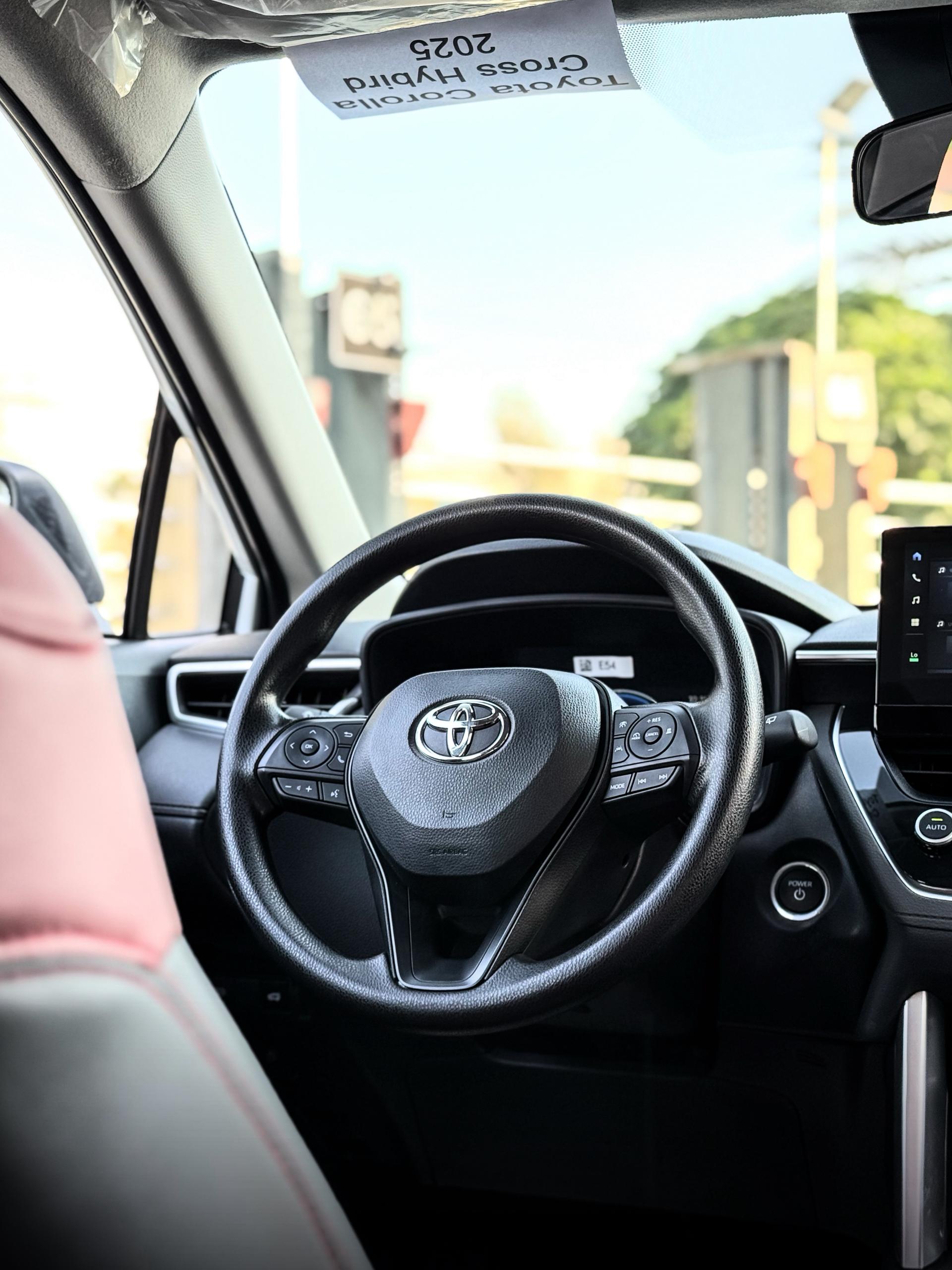 
								2025 Toyota Corolla Cross Hybrid full									