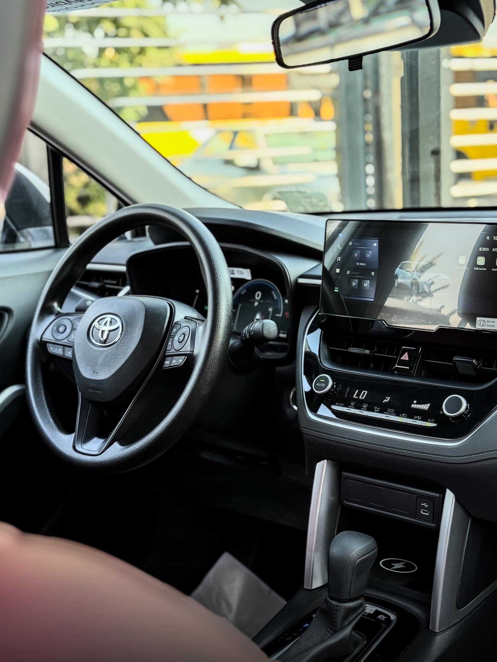 
								2025 Toyota Corolla Cross Hybrid full									