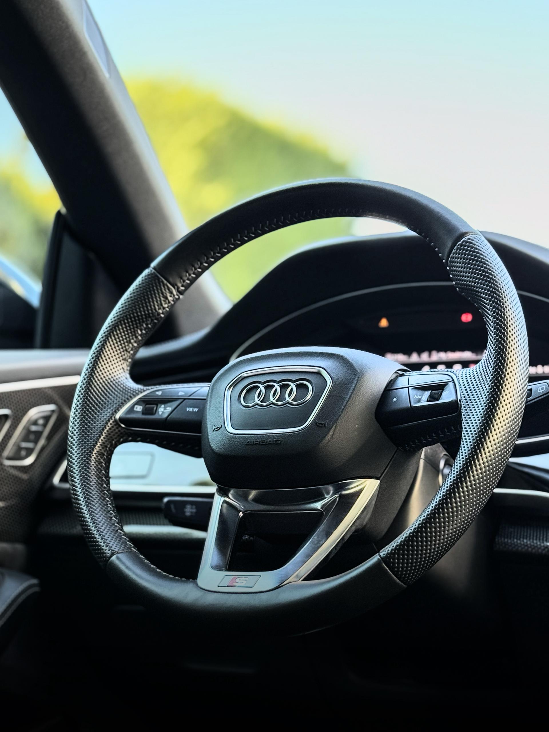 
								2020 Audi SQ8 Premium Plus full									