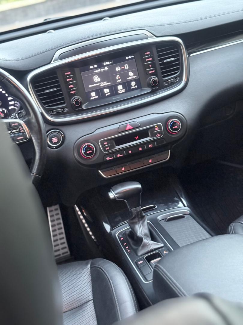 
								2019 Kia Sorento full									