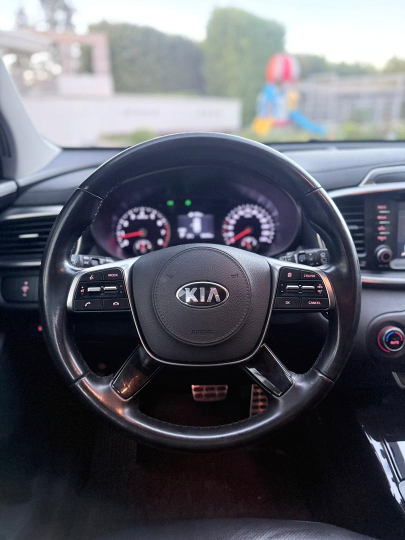
								2019 Kia Sorento full									
