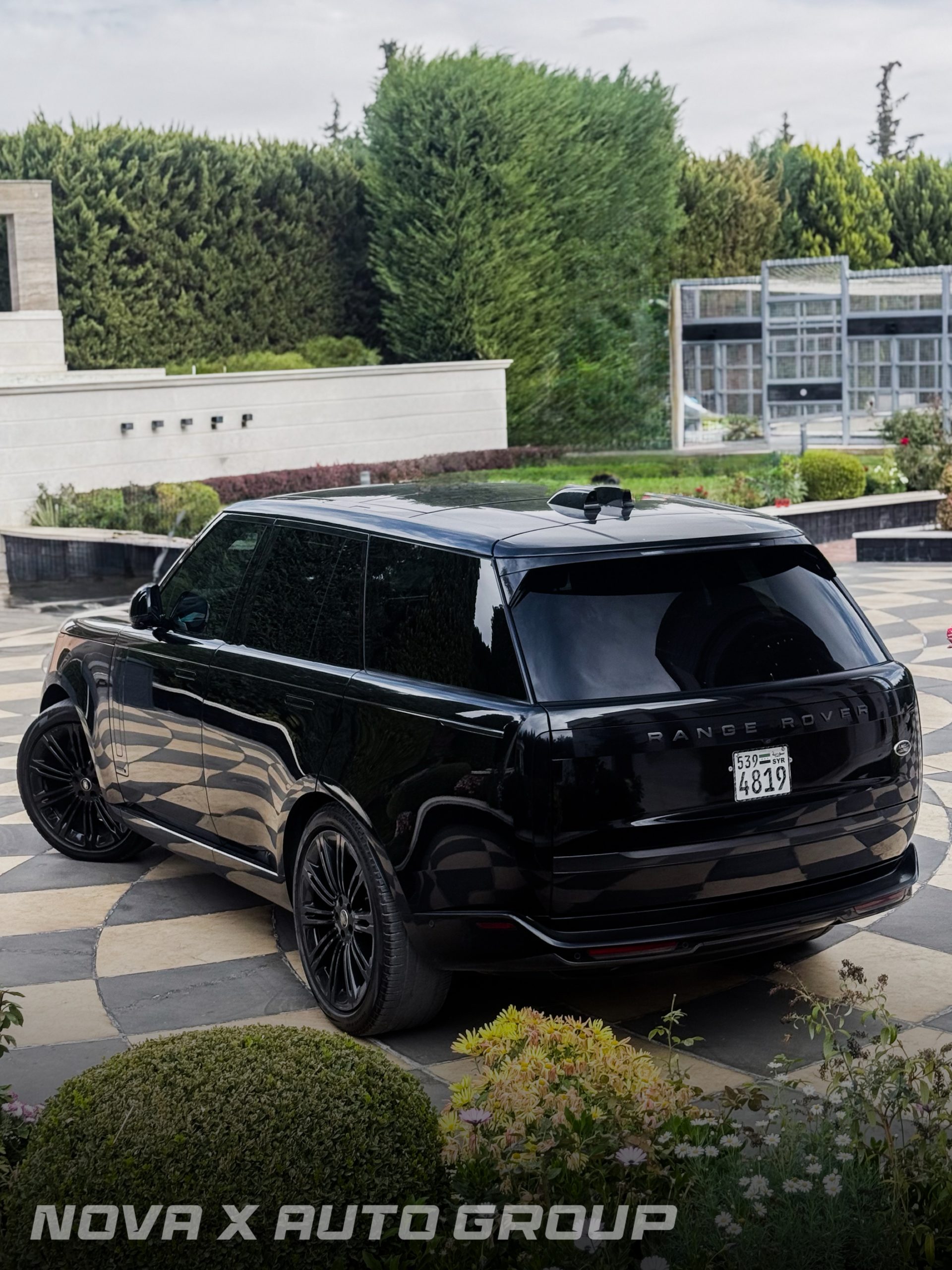 
								2023 Land Rover Range Rover Autobiography full									