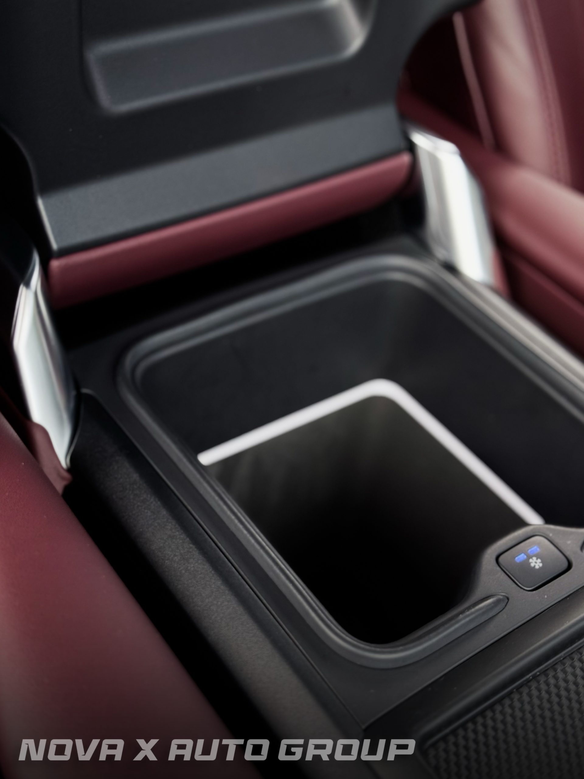 
								2023 Land Rover Range Rover Autobiography full									