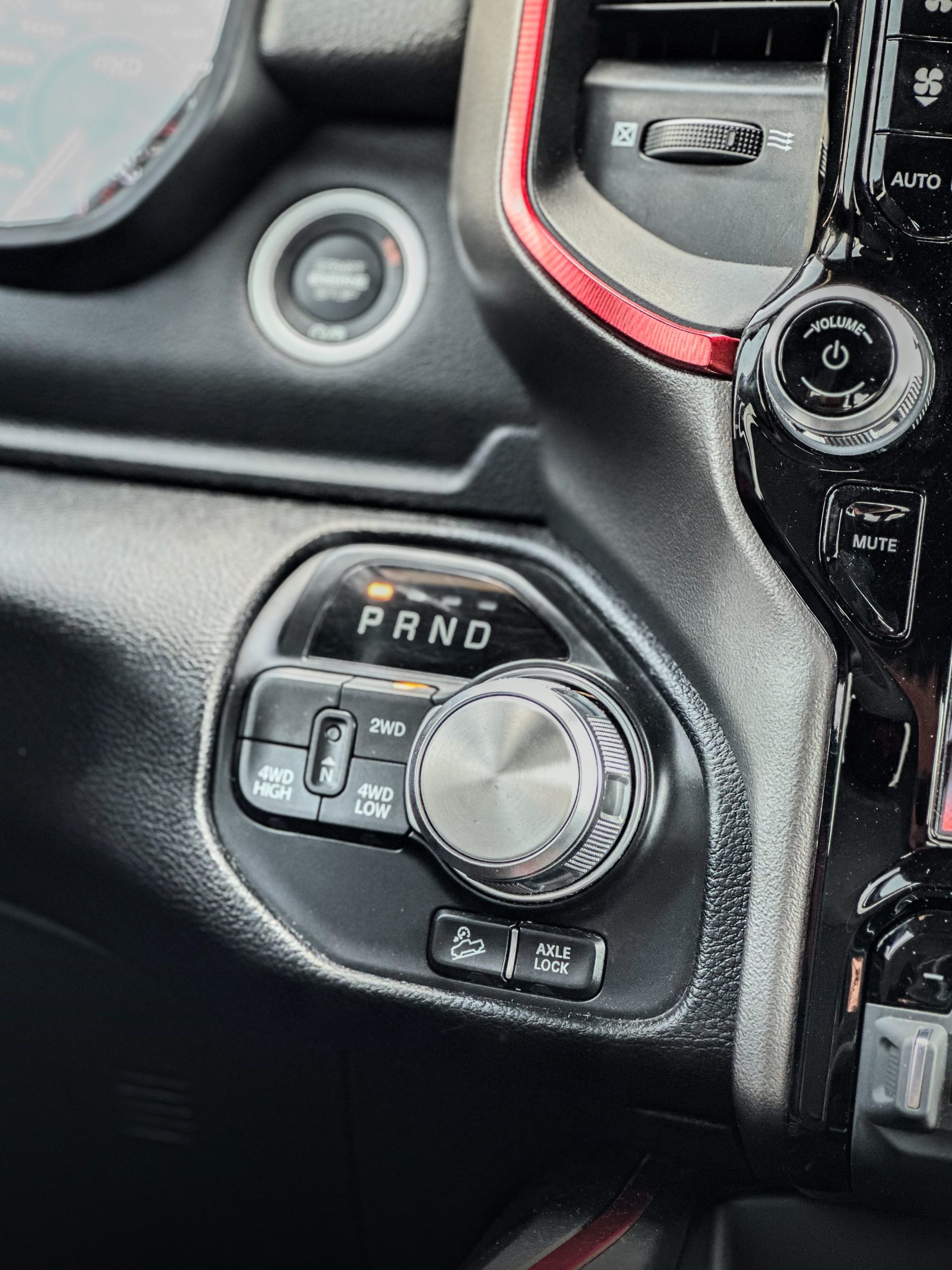 
								2022 RAM 1500 Rebel full									