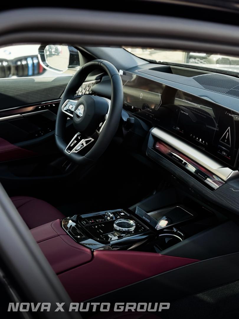 
								2025 BMW 5-Series 530Li M-Sport full									