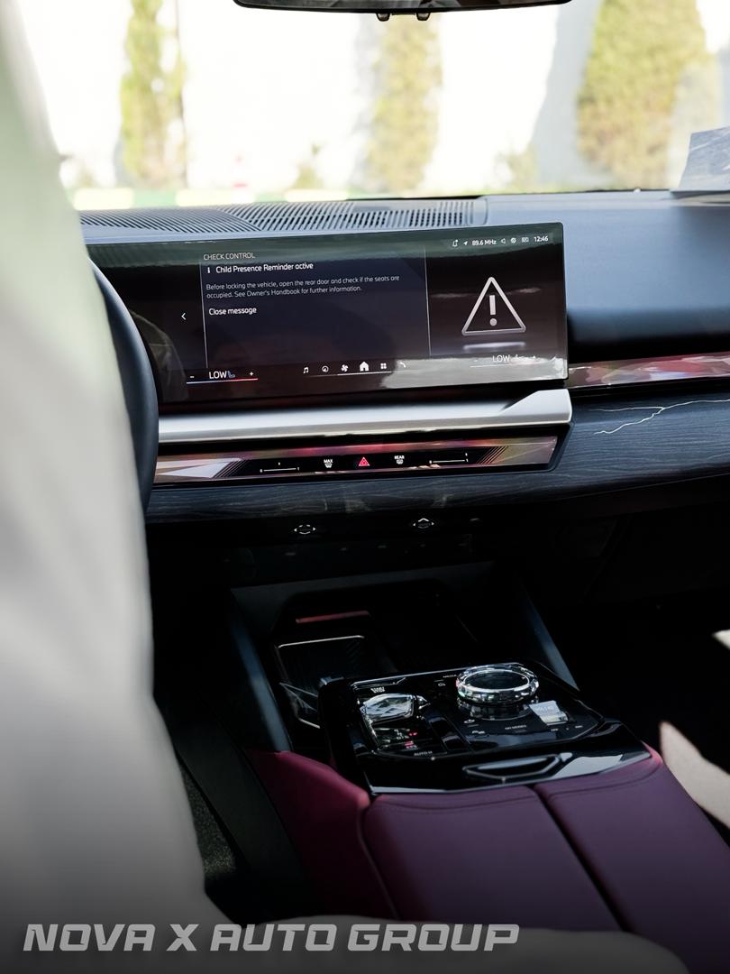 
								2025 BMW 5-Series 530Li M-Sport full									