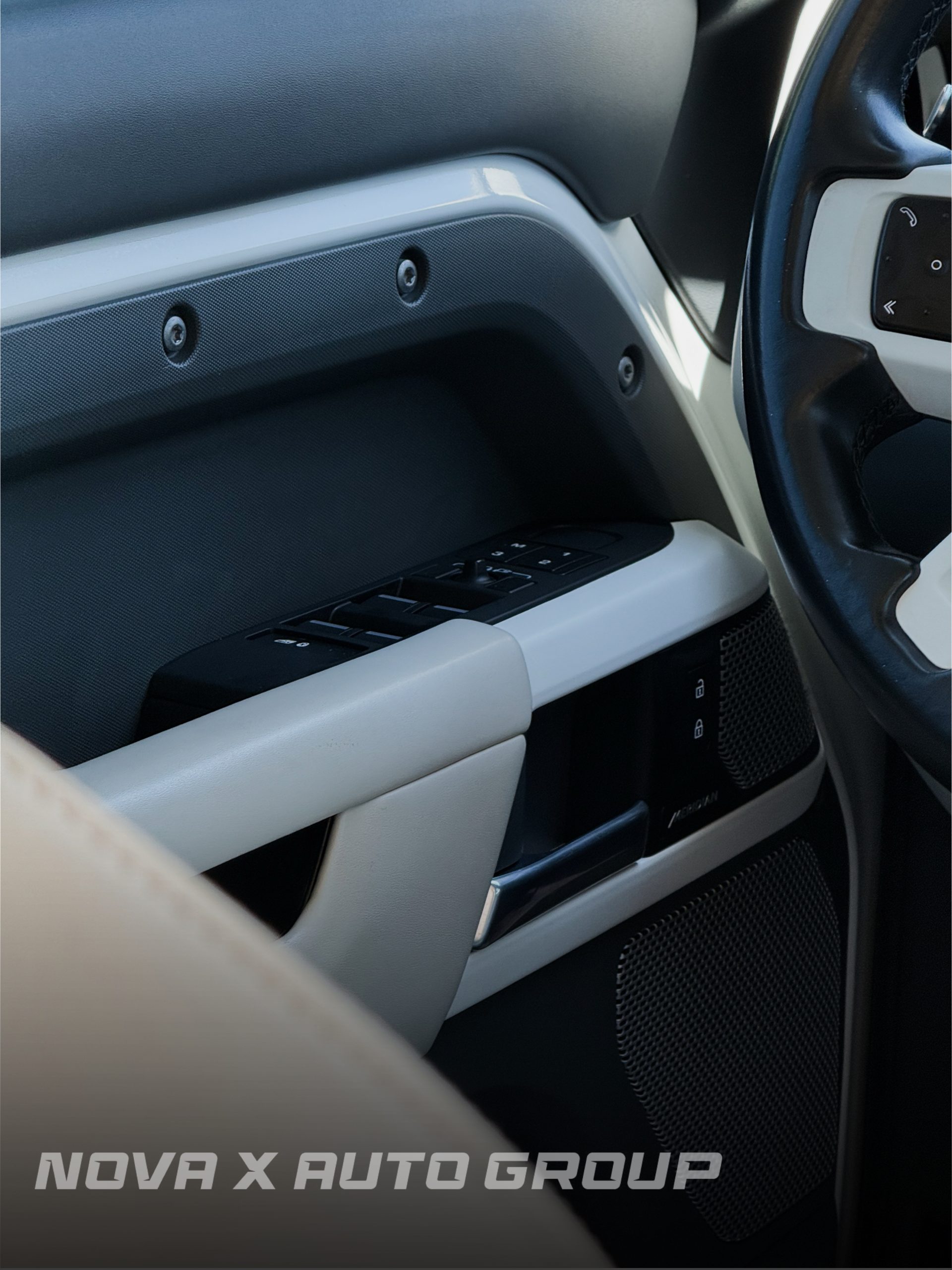 
								2023 Land Rover Range Rover Defender 130 First Edition full									