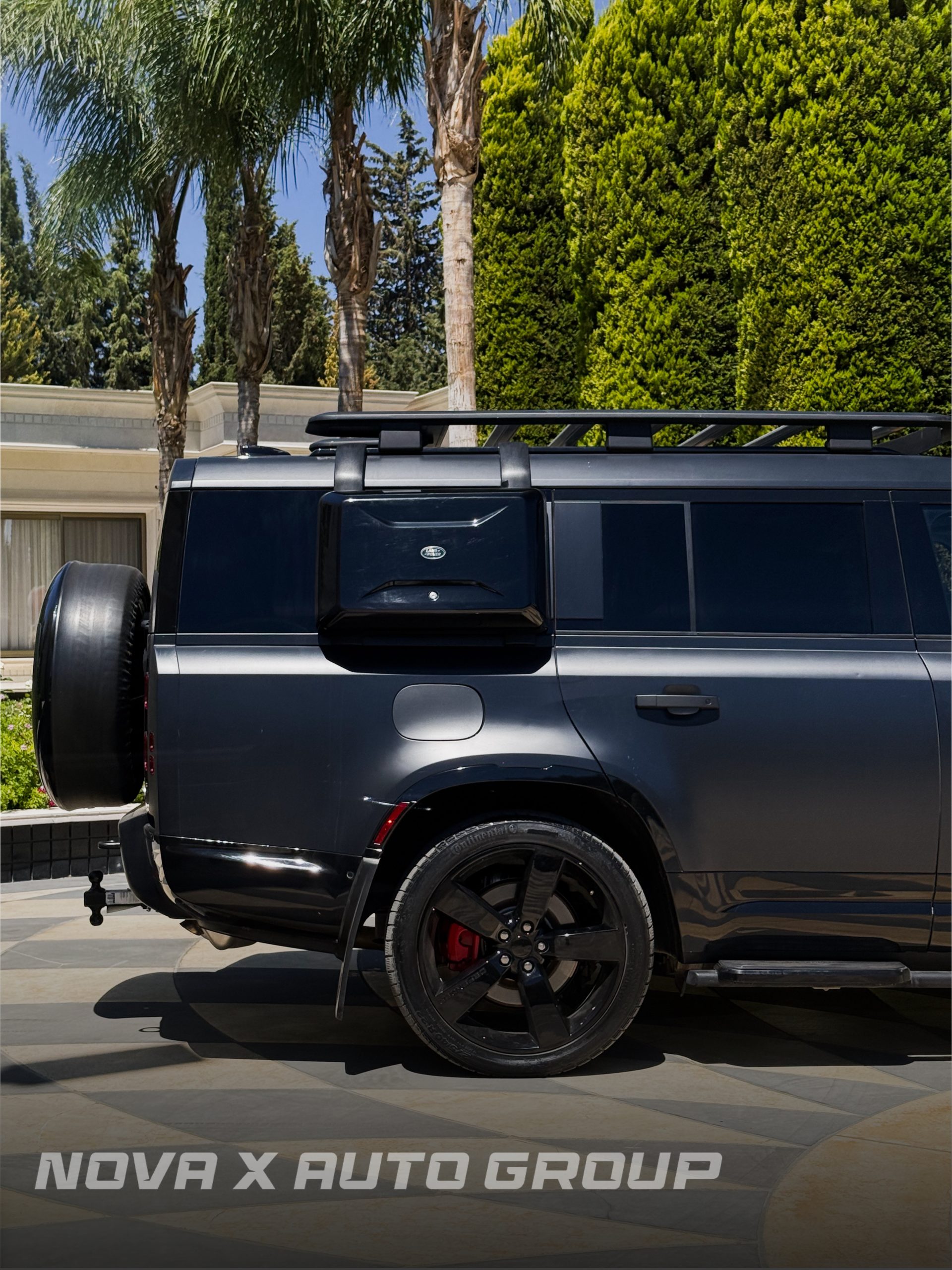 
								2023 Land Rover Range Rover Defender 130 First Edition full									