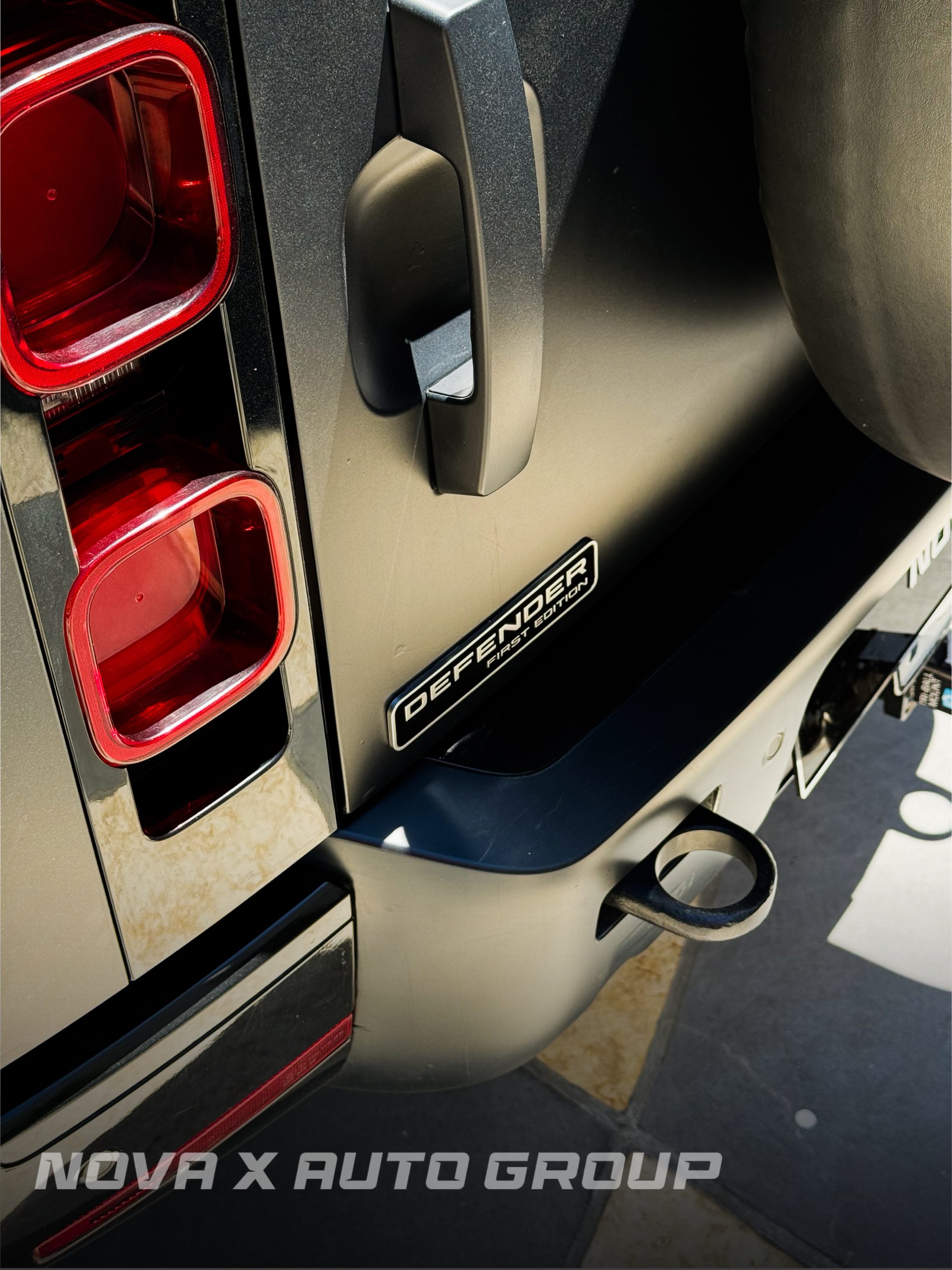 
								2023 Land Rover Range Rover Defender 130 First Edition full									