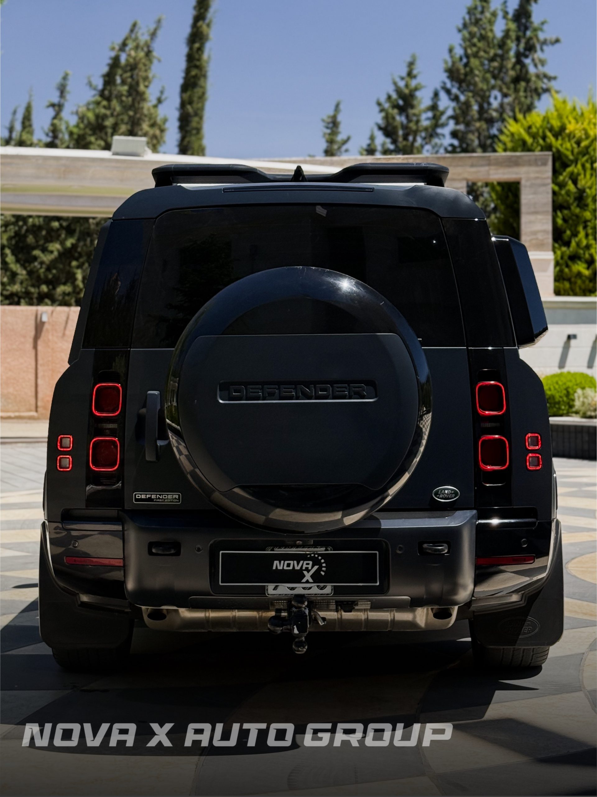 
								2023 Land Rover Range Rover Defender 130 First Edition full									