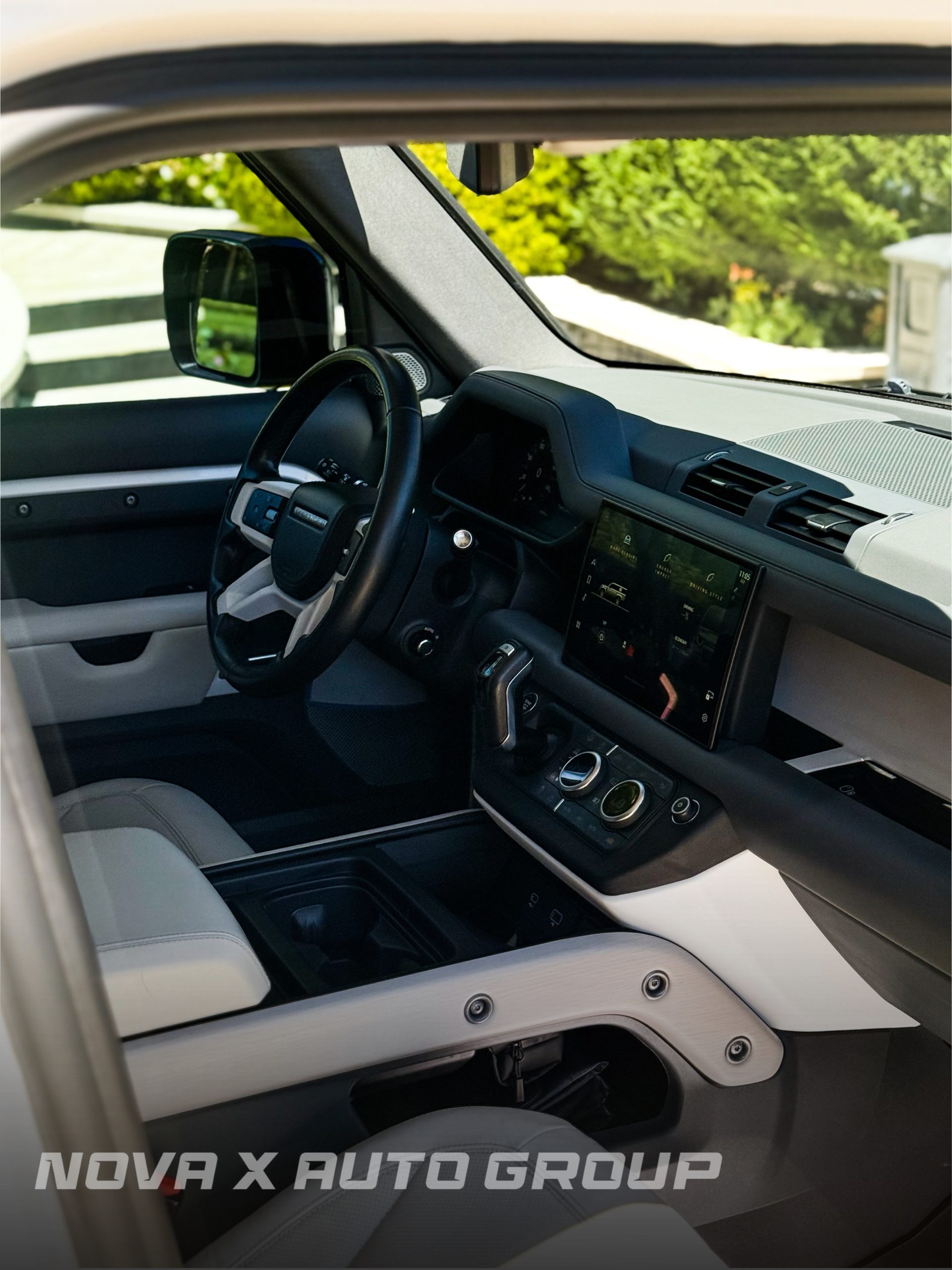 
								2023 Land Rover Range Rover Defender 130 First Edition full									