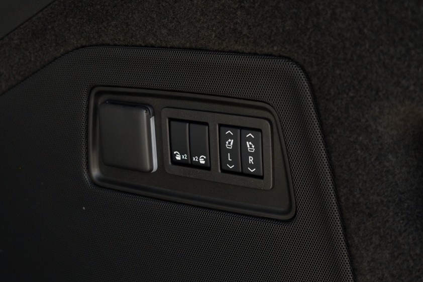 
								2025 Cadillac Escalade Sport 4WD full									