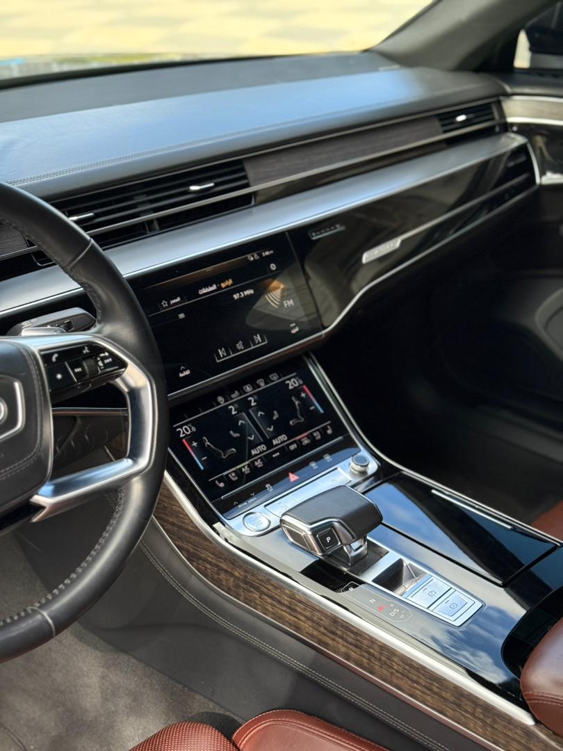 
								2022 Audi A8L 55TFSI full									